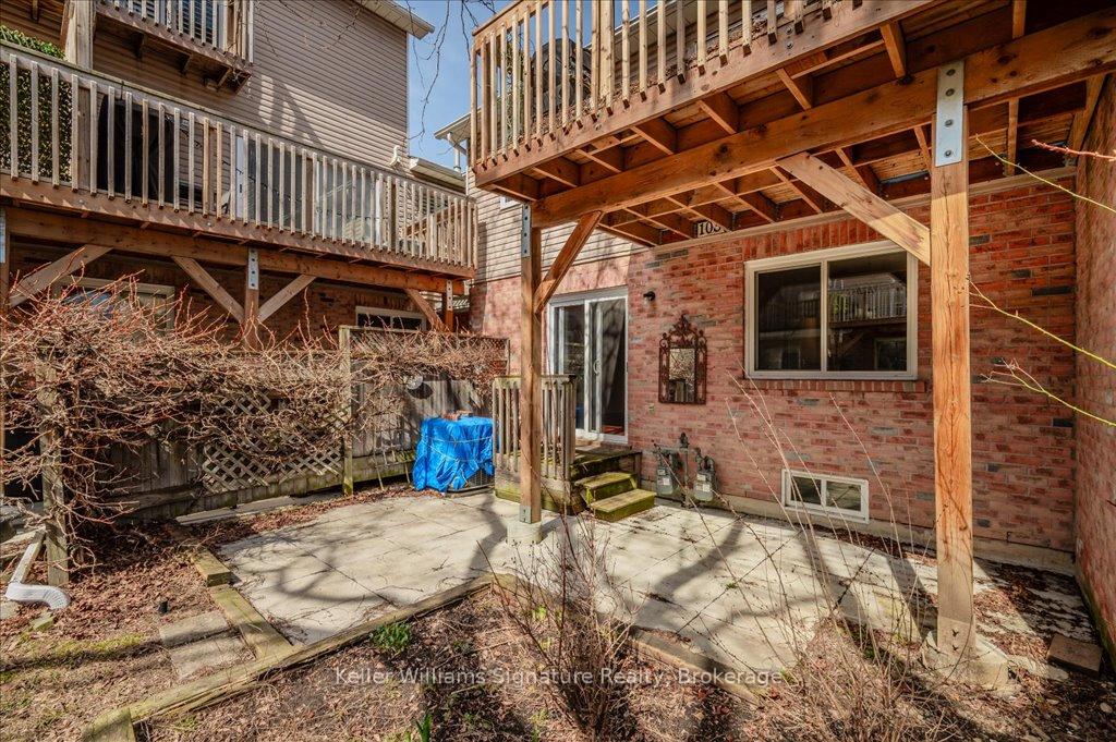 3 Bedrooms Condo at 2055 Walkers,  Burlington For sale