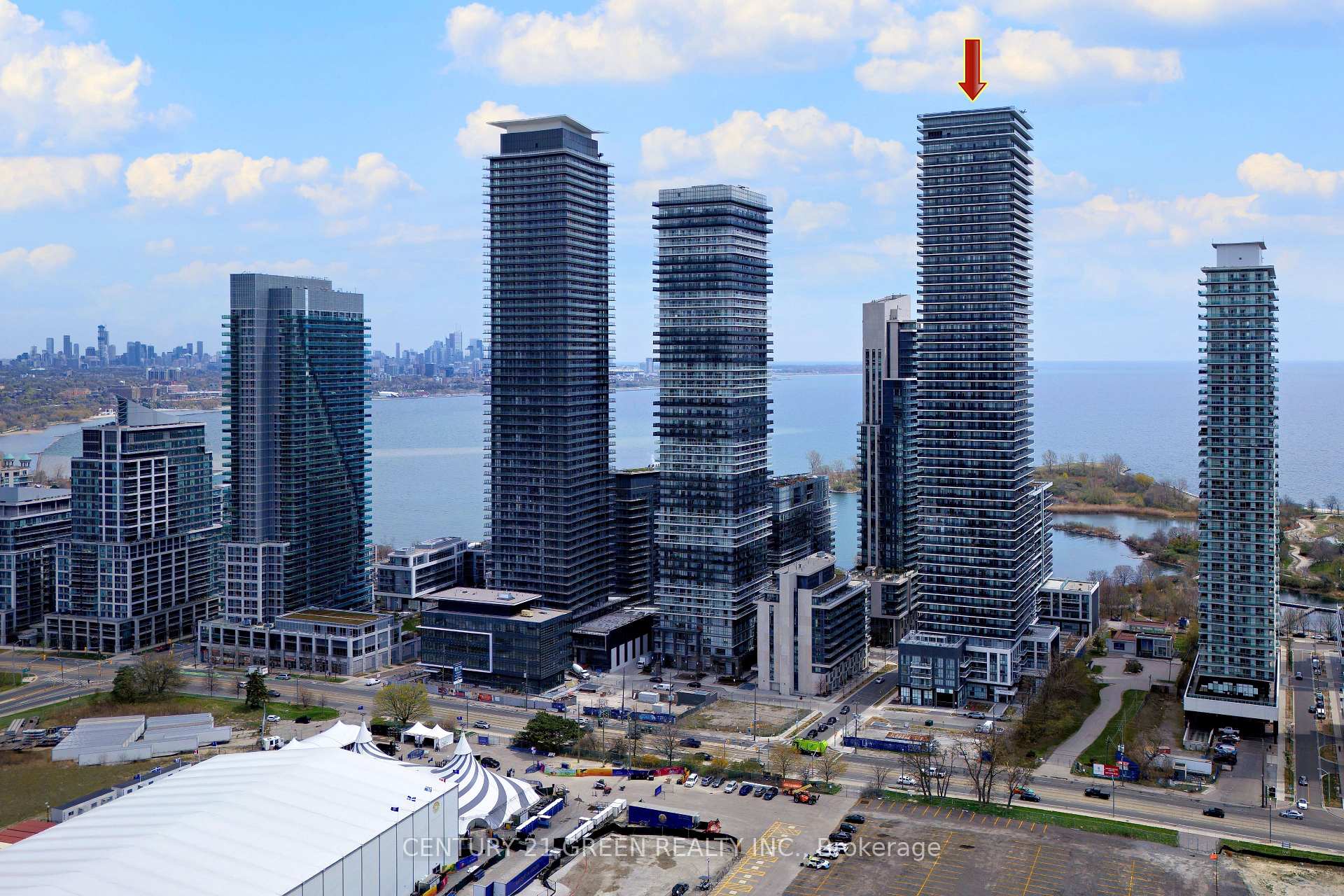 2 Bedrooms Condo at 70 Annie Craig, Toronto For sale