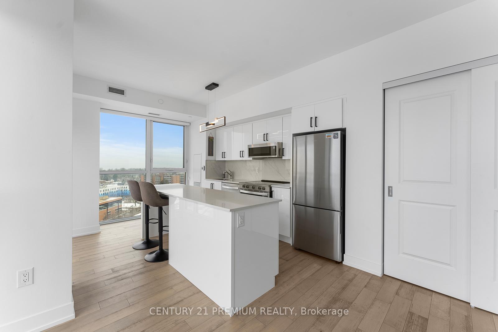 3 Bedrooms Condo at 1063 Douglas Mccurdy Comm, Mississauga For sale