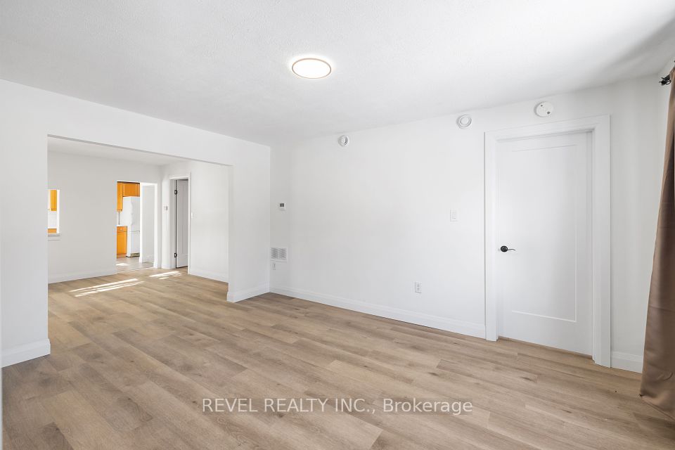 #Main - 46 Nelson Street, Barrie, ON L4M 4J9