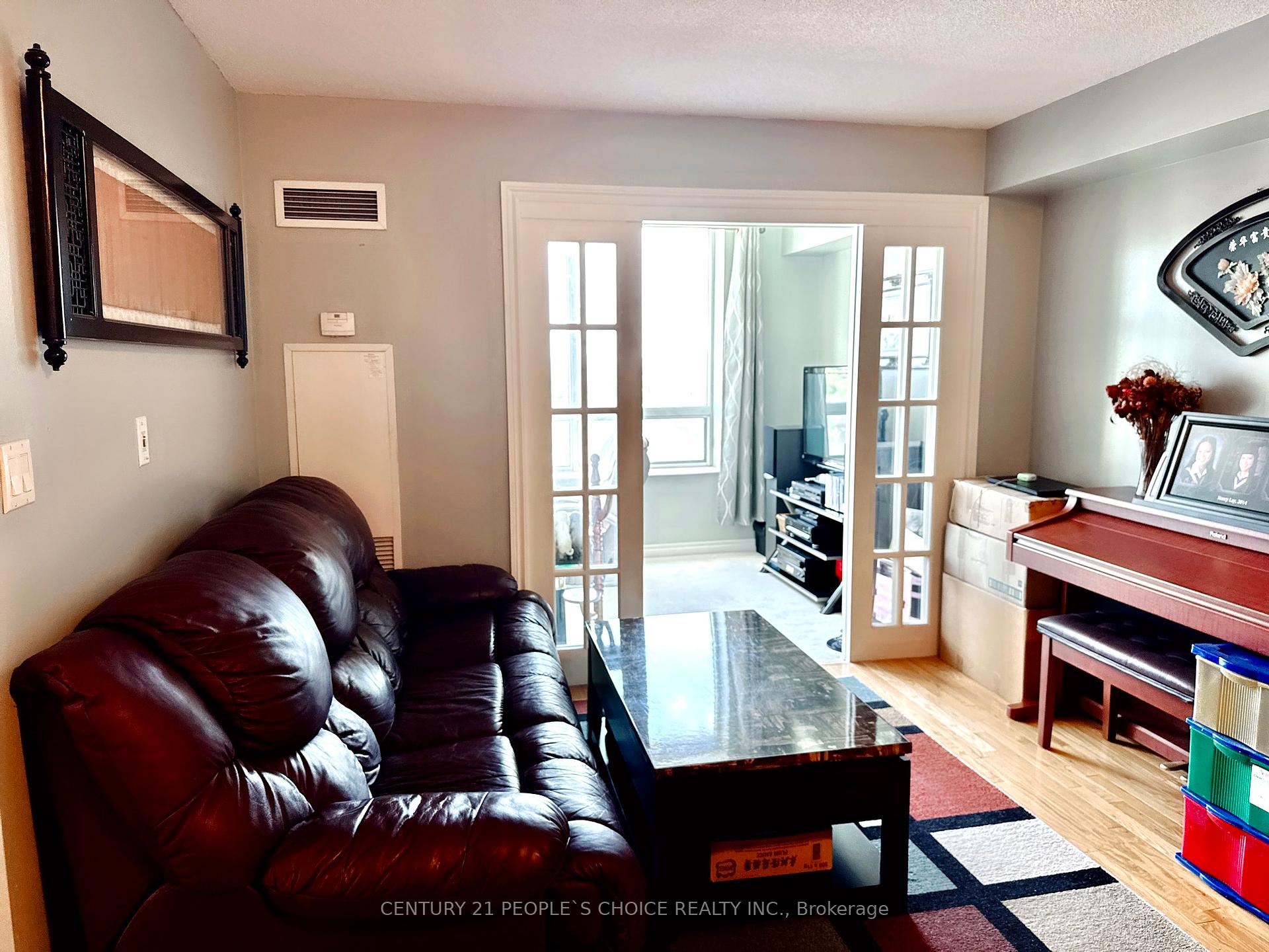 3 Bedrooms Co-op at 123 Omni, Toronto For sale