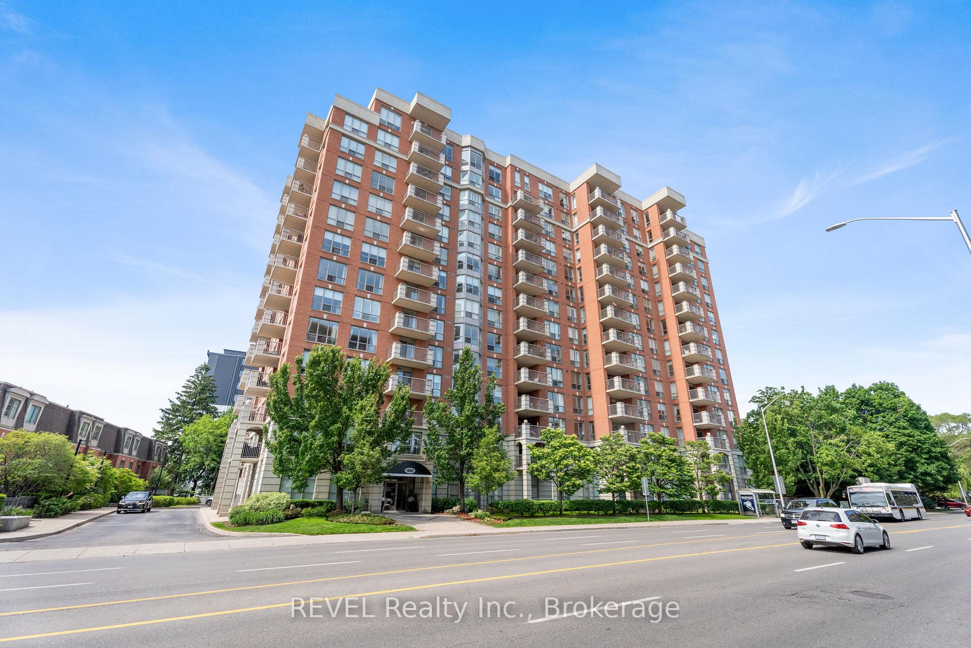 2 Bedrooms Condo at 442 Maple, Burlington For sale