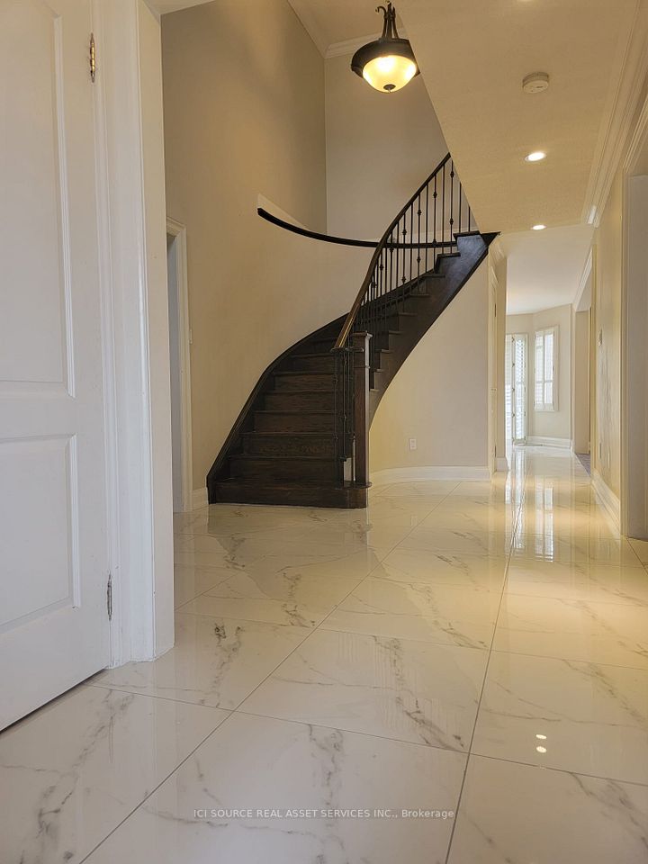 #Main - 273 Belview Avenue, Vaughan, ON L4L 7W4