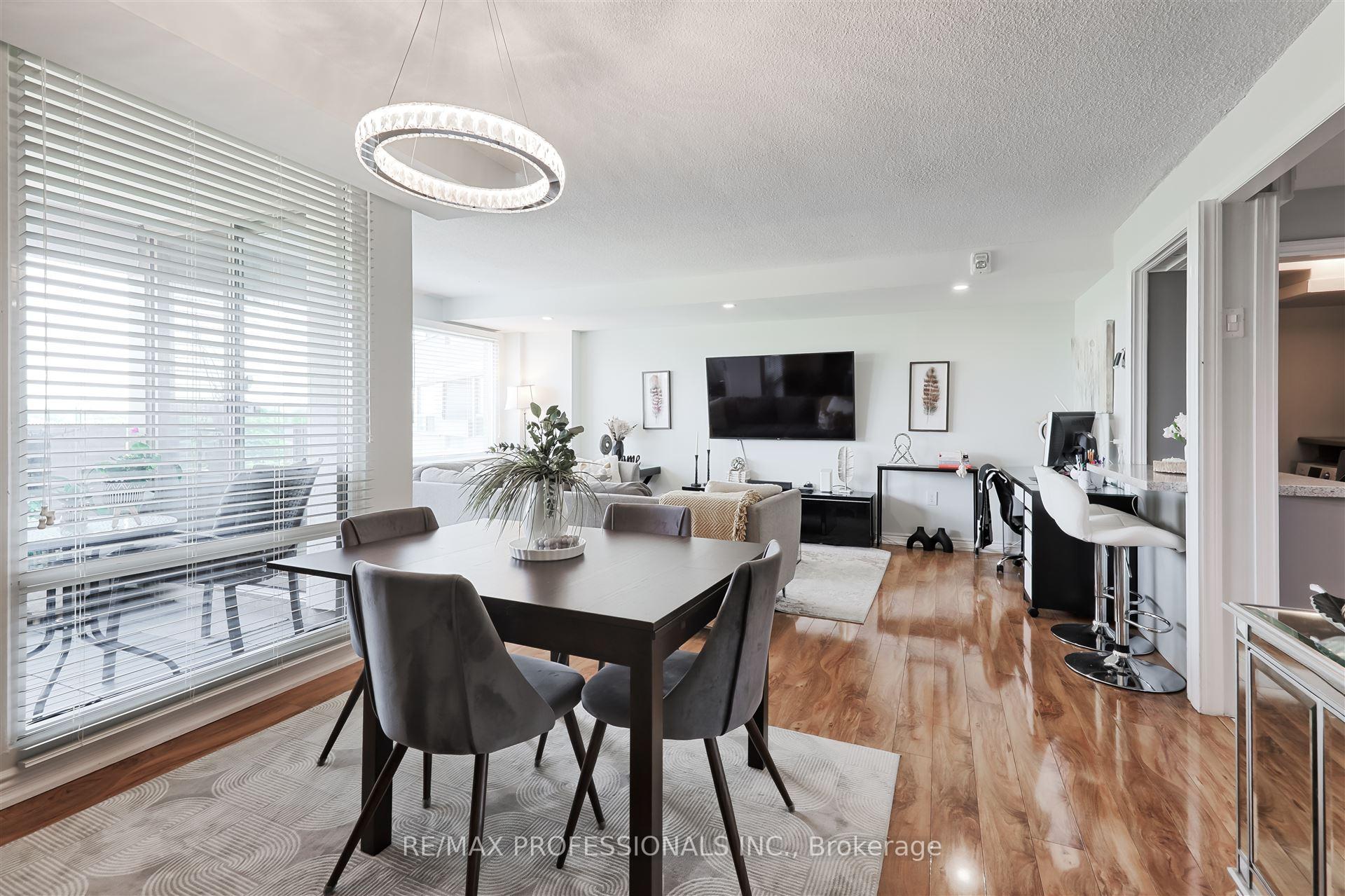 3 Bedrooms Condo at 475 The West Mall, Toronto For sale