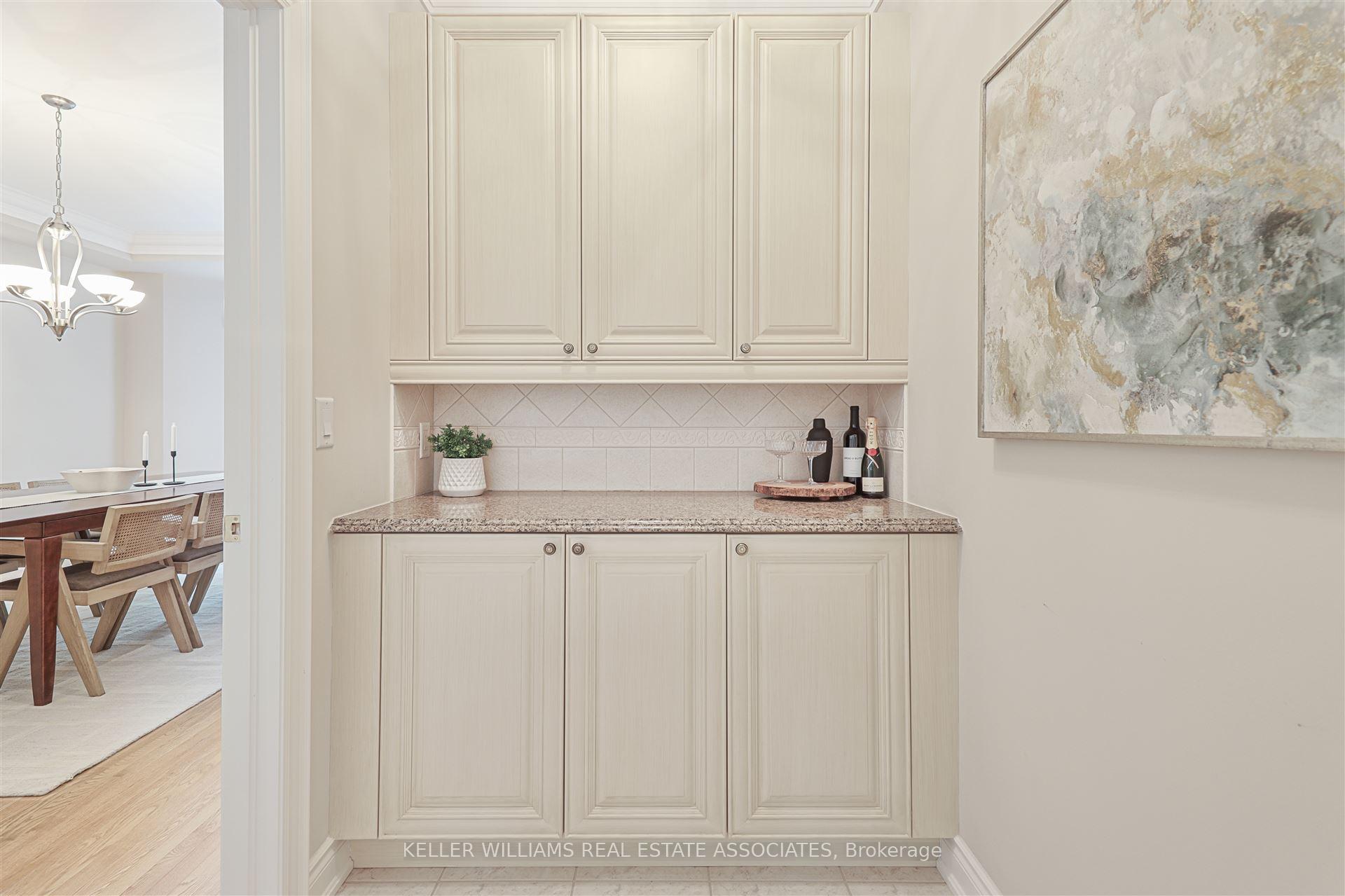 2 Bedrooms Condo at 726 Hidden Grove, Mississauga For sale