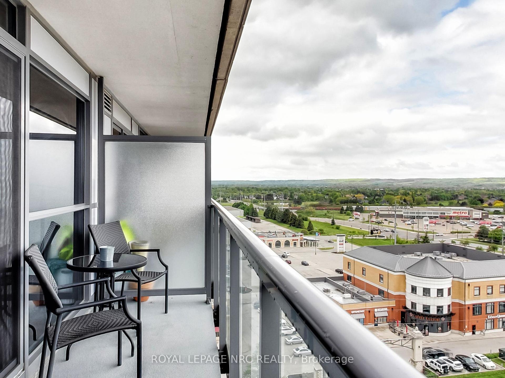 2 Bedrooms Co-op at 1940 Ironstone, Burlington For sale