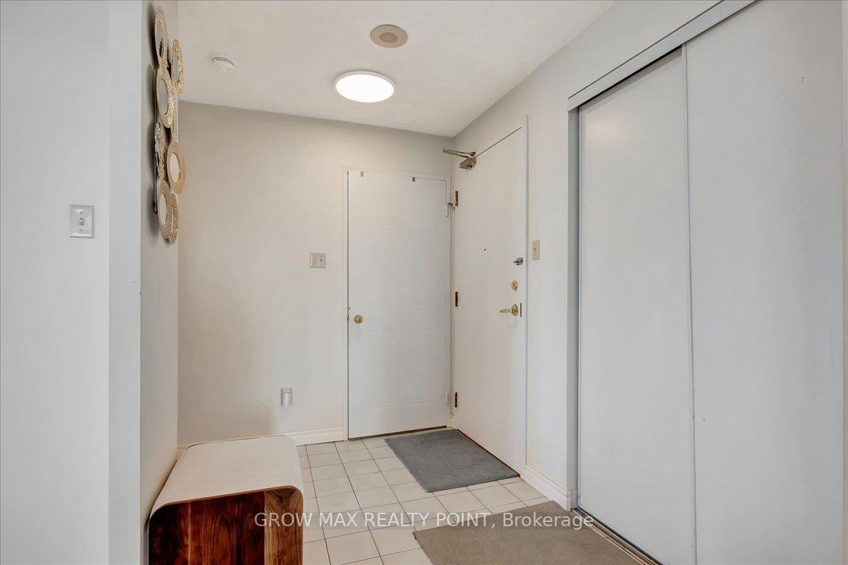 2 Bedrooms Condo at 410 Mclevin, Toronto For sale