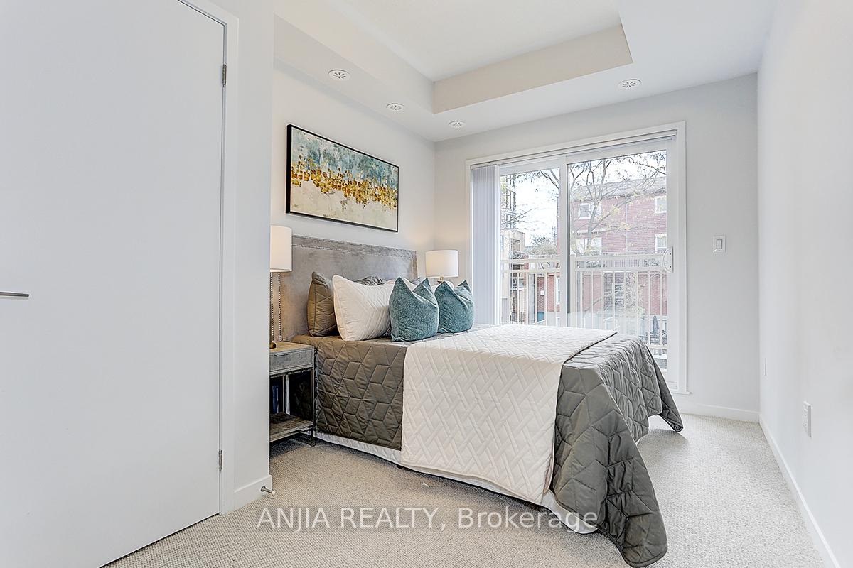 2 Bedrooms Condo at 5 William Jackson, Toronto For sale