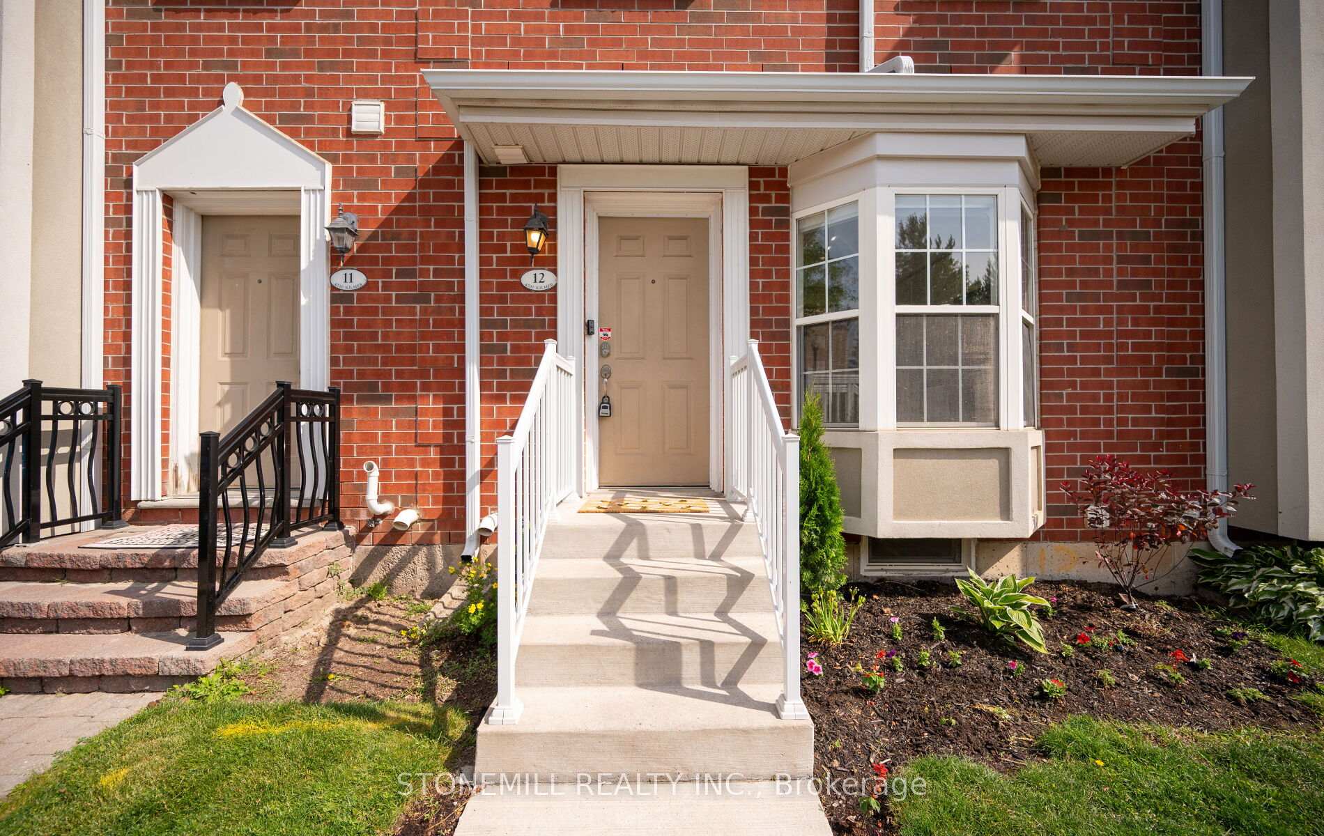 2 Bedrooms Condo at 4200 Kilmer, Burlington For sale