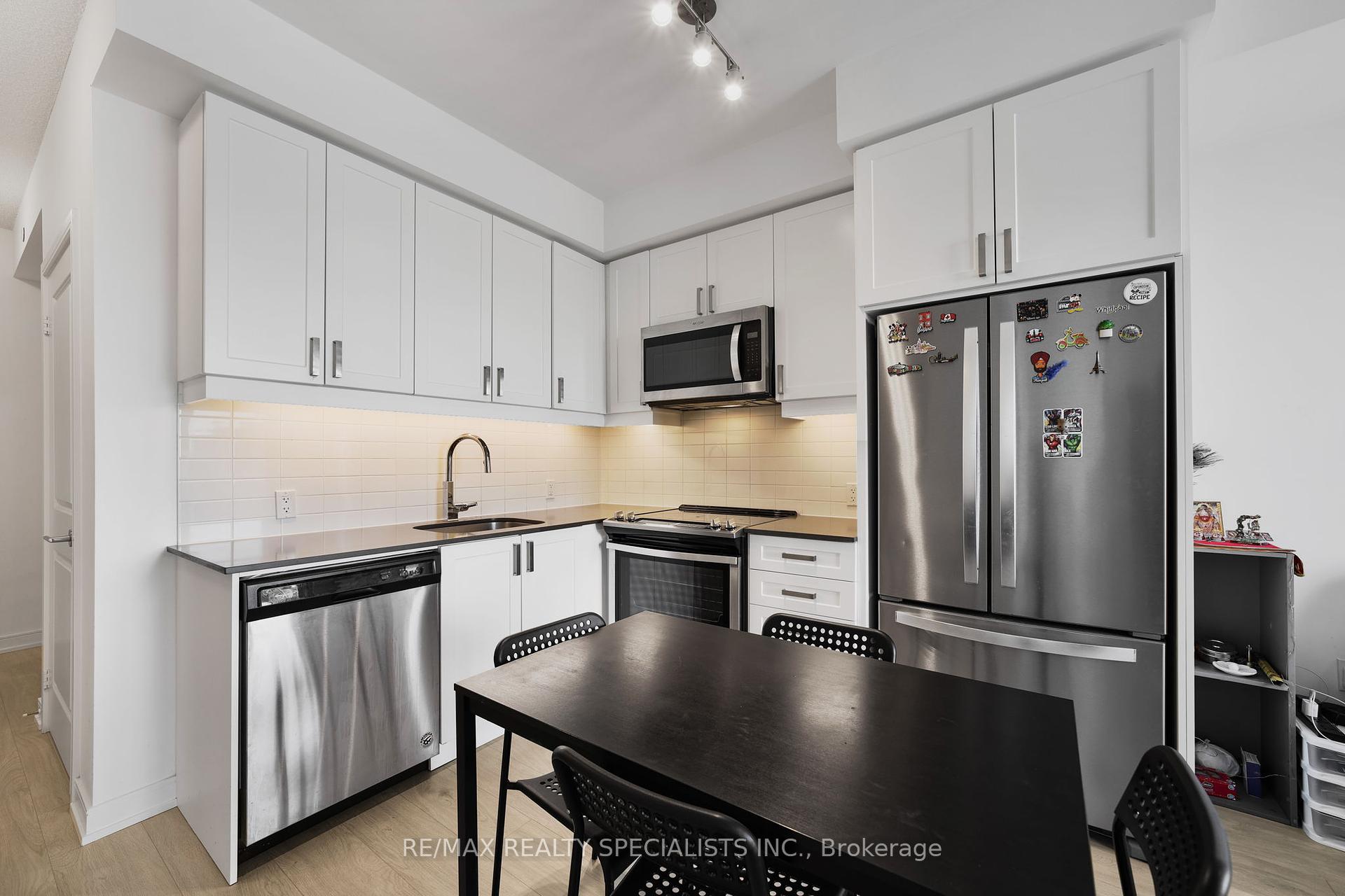 1 Bedroom Condo at 8 Nahani,  Mississauga For sale