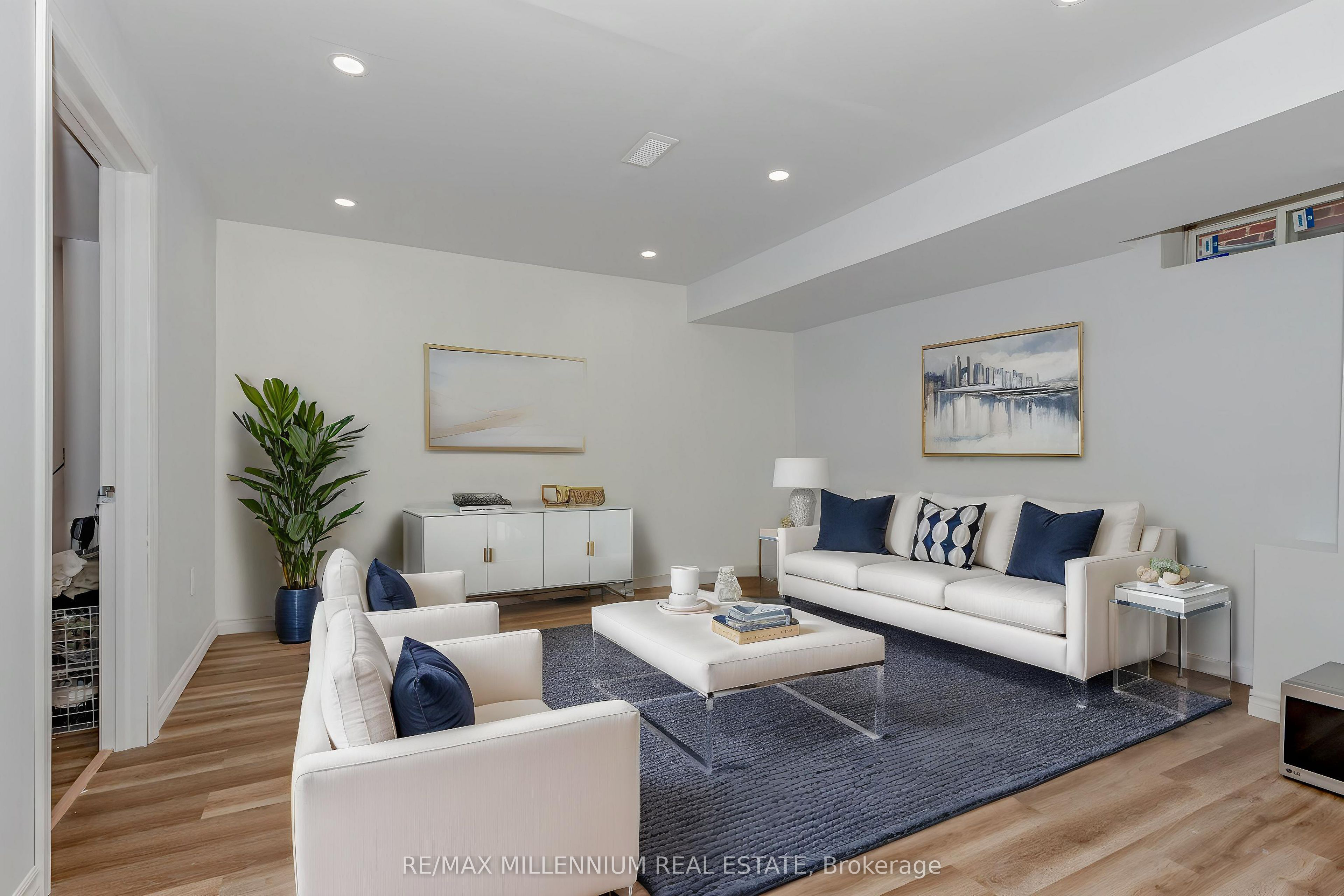 1238 Bowell Crescent