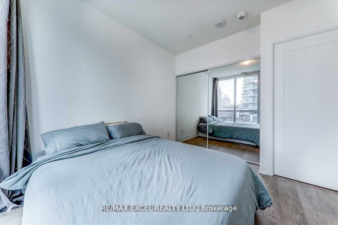 2 Bedrooms Condo at 70 Annie Craig, Toronto For sale