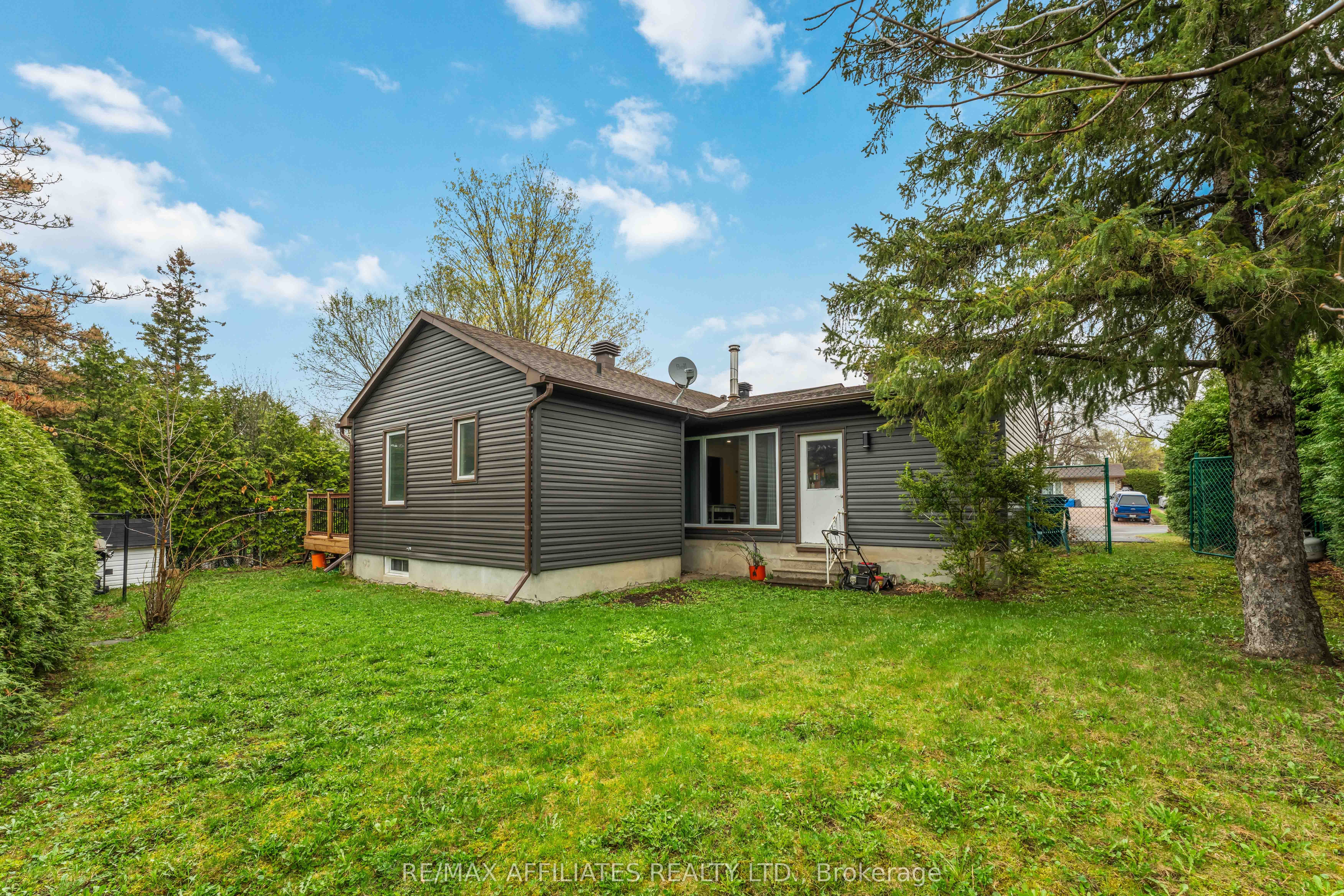 2 Teakwood Court