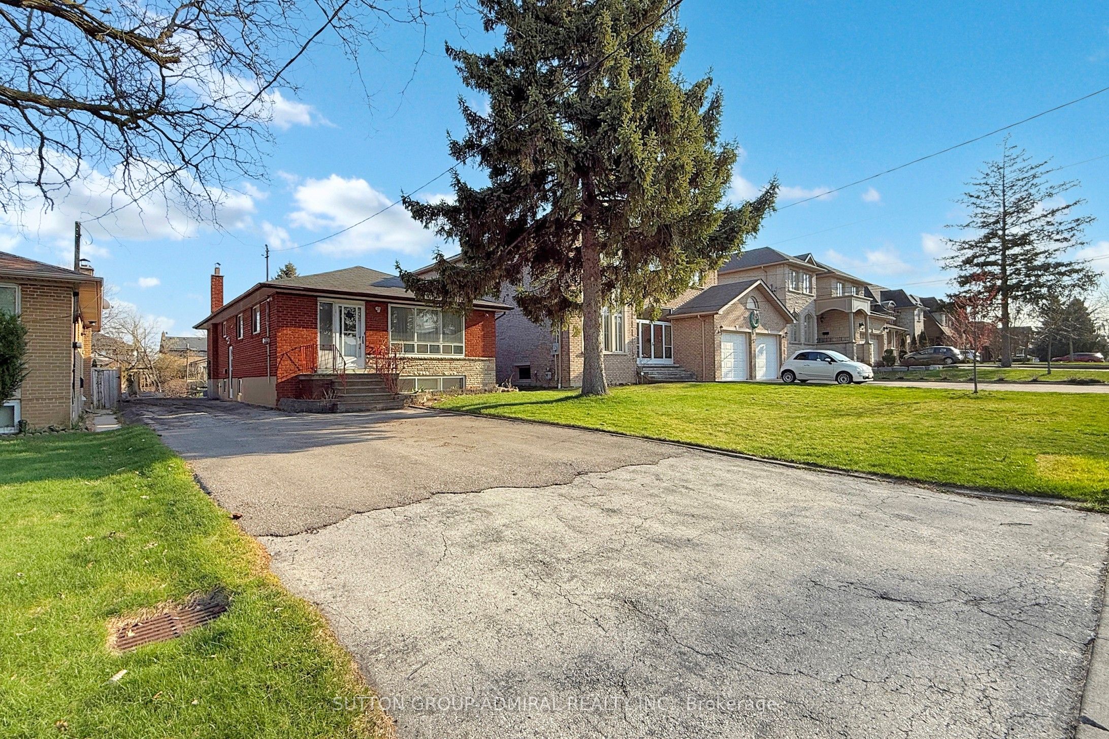 95 Gaydon Avenue, Toronto, ON M9M 1G8