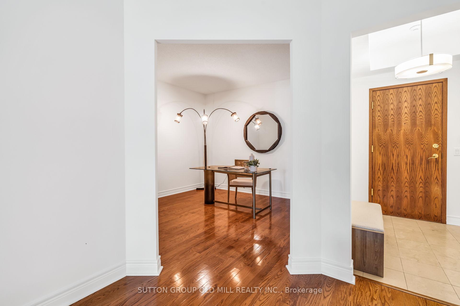 3 Bedrooms Condo at 10 Old Mill, Toronto For sale