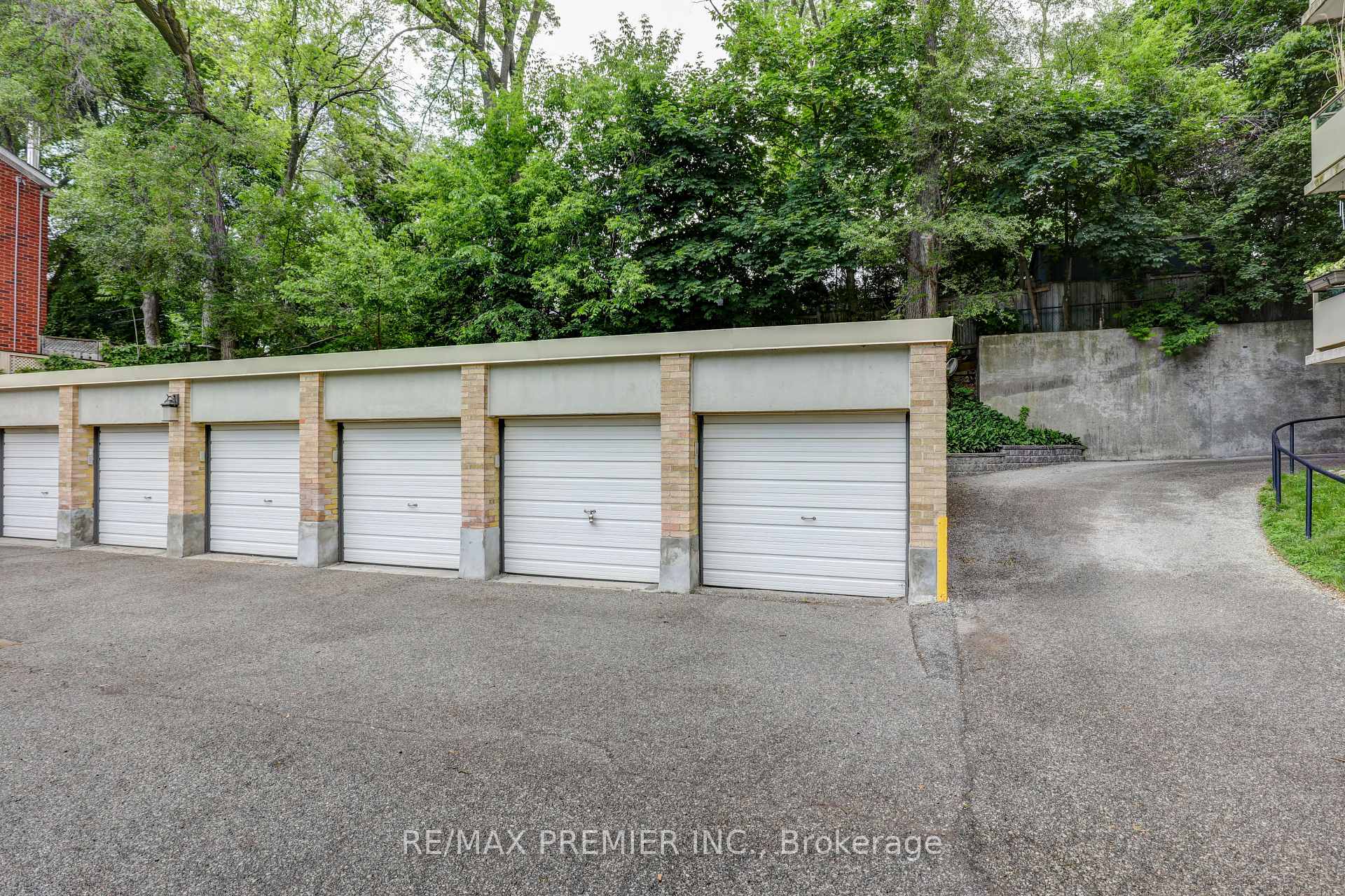 2 Bedrooms Co-op at 8 Corinth, Toronto For sale