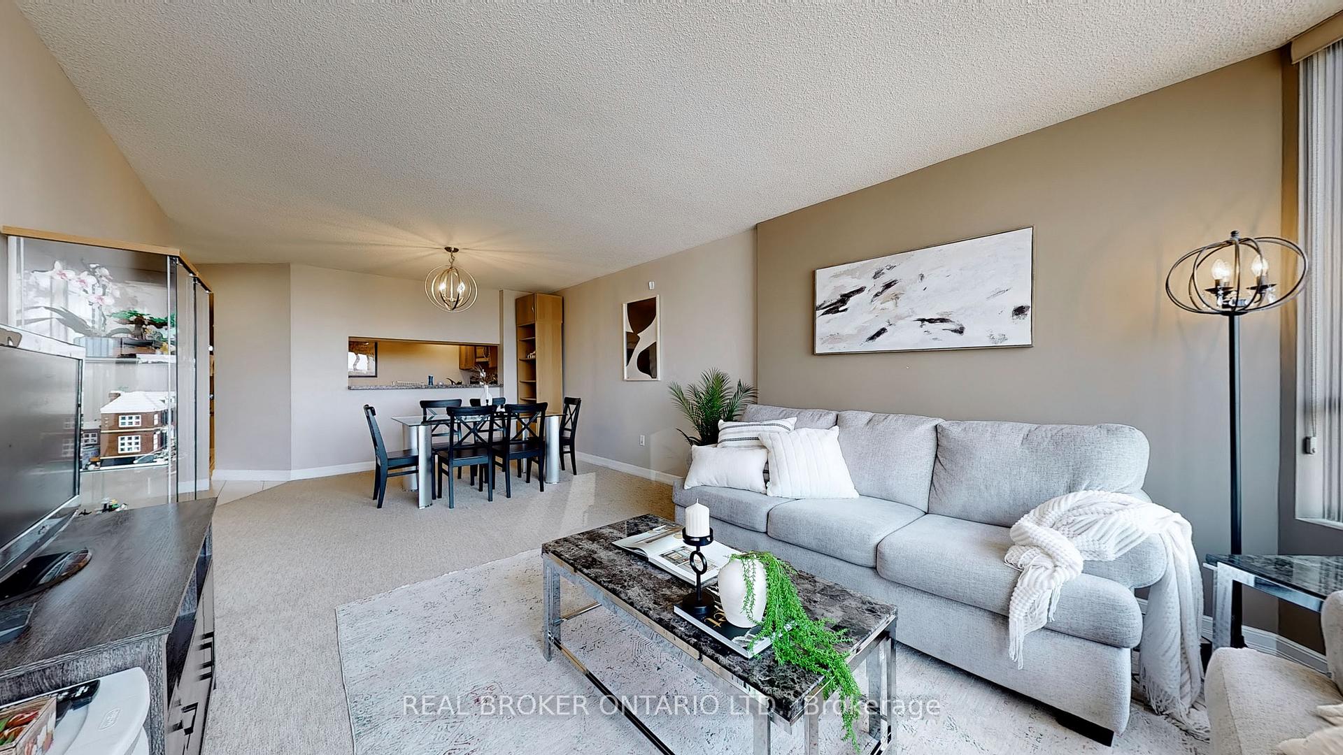 2 Bedrooms Condo at 7440 Bathurst, Vaughan For sale
