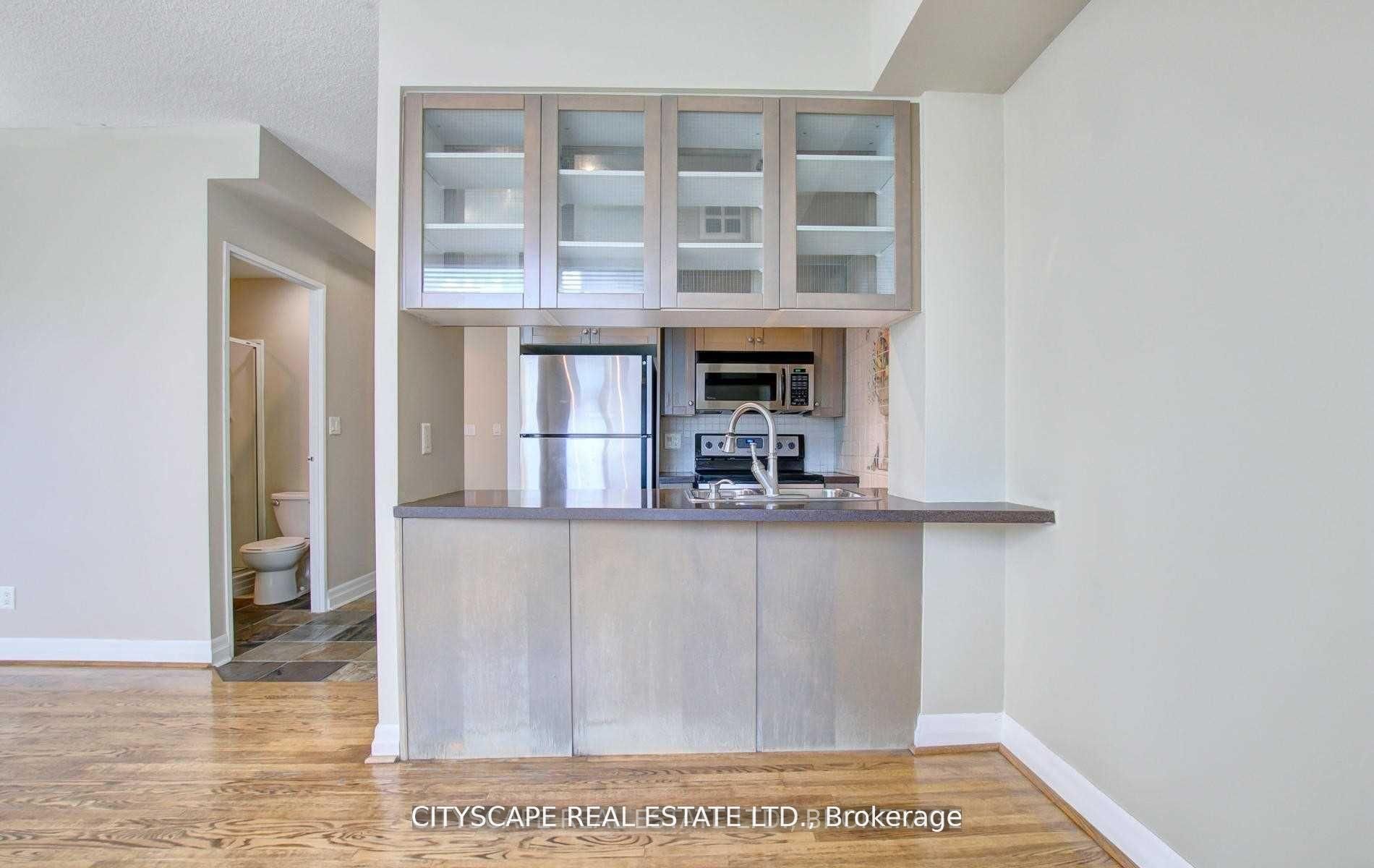 70 Alexander Street, #802
