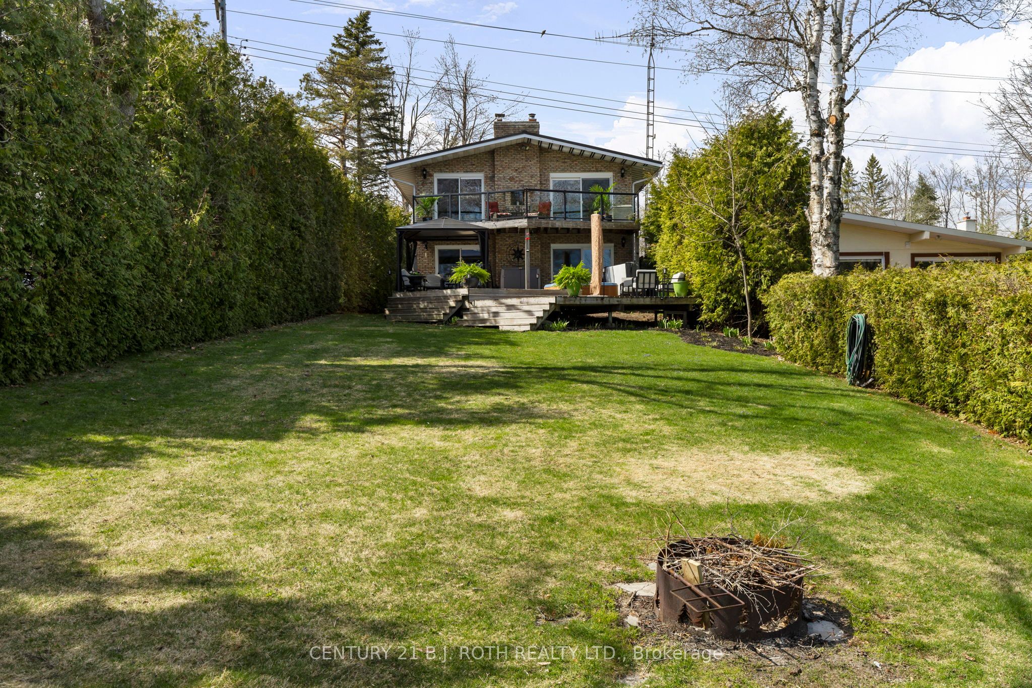 2679 Lakeshore Road E