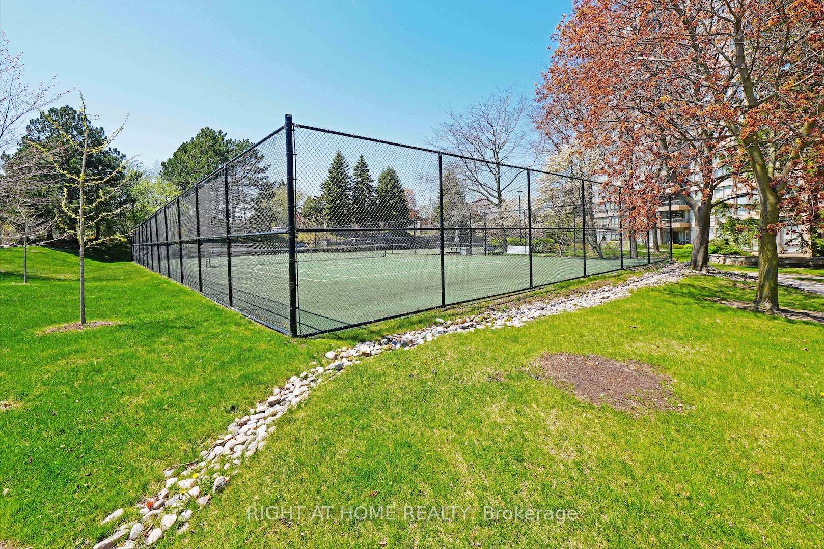 3 Bedrooms Condo at 20 Guildwood, Toronto For sale