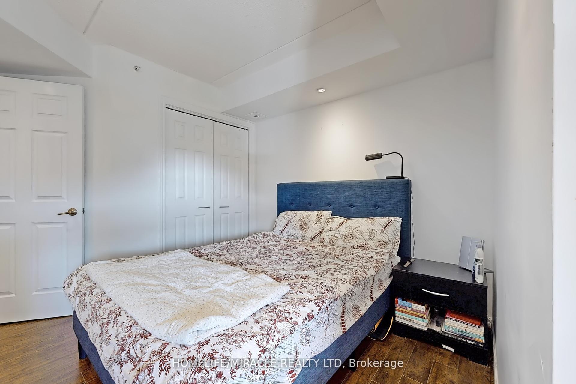 2 Bedrooms Condo at 1440 Bishops, Oakville For sale