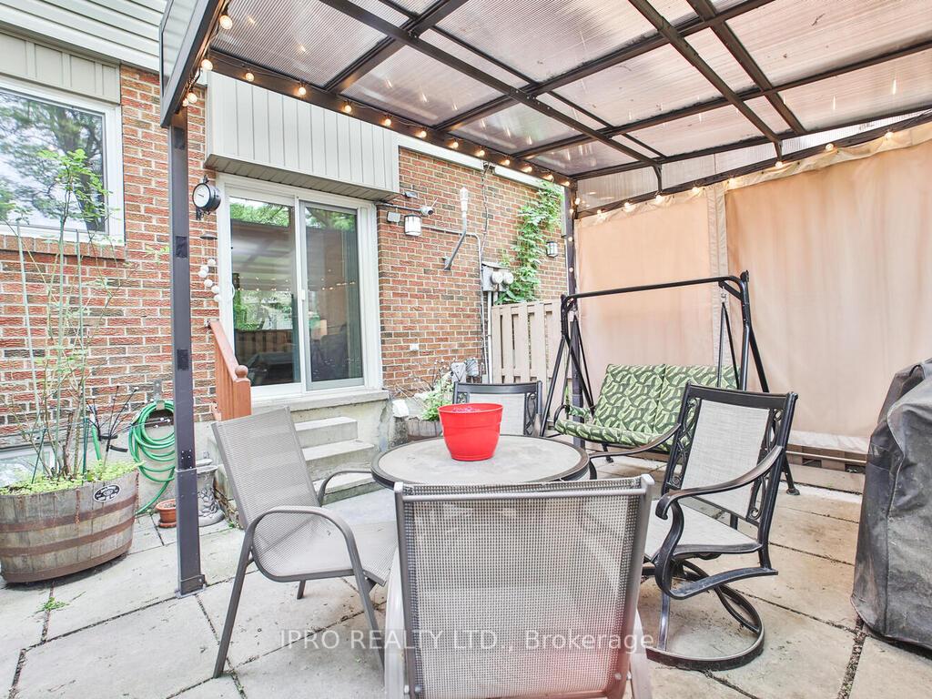 4 Bedrooms Condo at 485 Meadows, Mississauga For sale