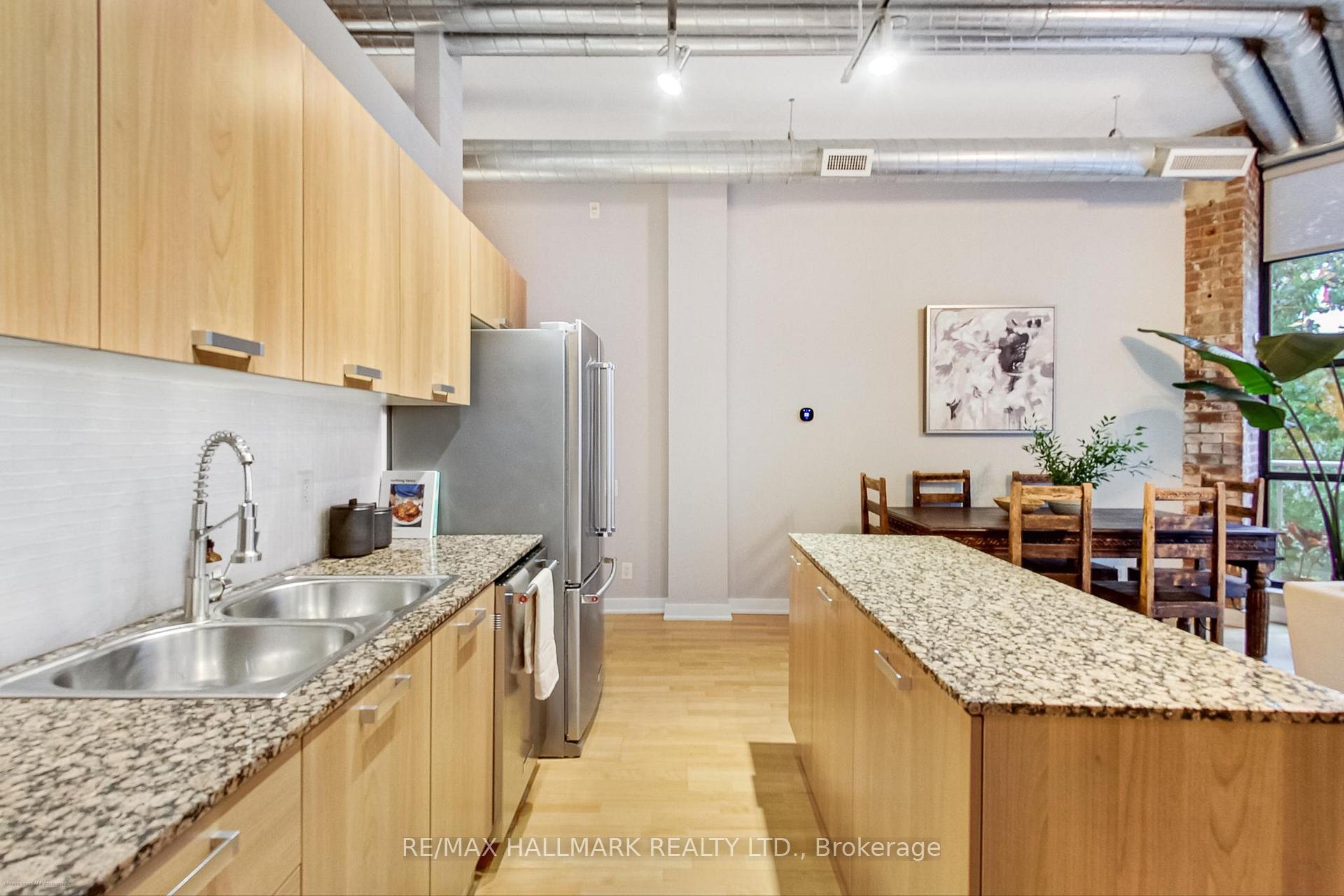 2 Bedrooms Condo at 43 Hanna, Toronto For sale