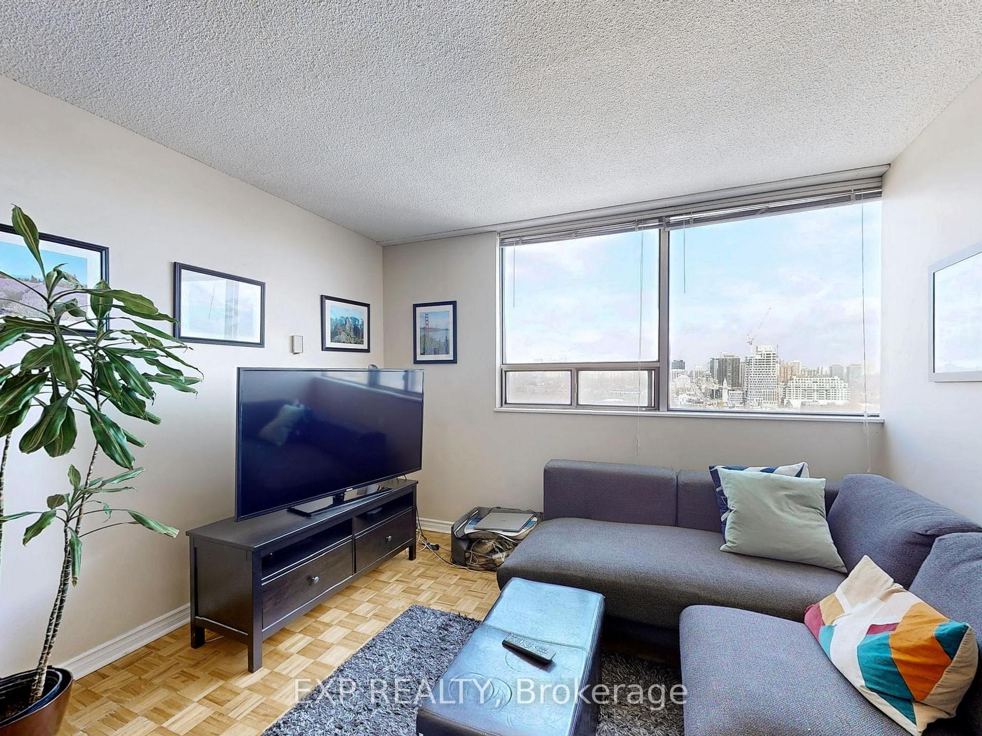1 Bedroom Condo at 914 Yonge, Toronto For sale