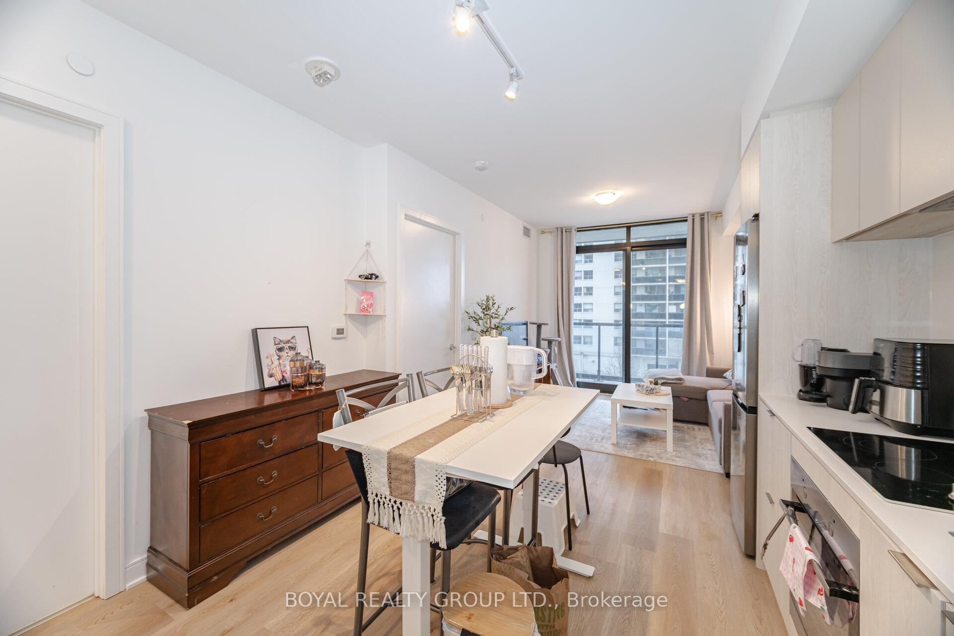 2 Bedrooms Condo at 86 Dundas, Mississauga For sale