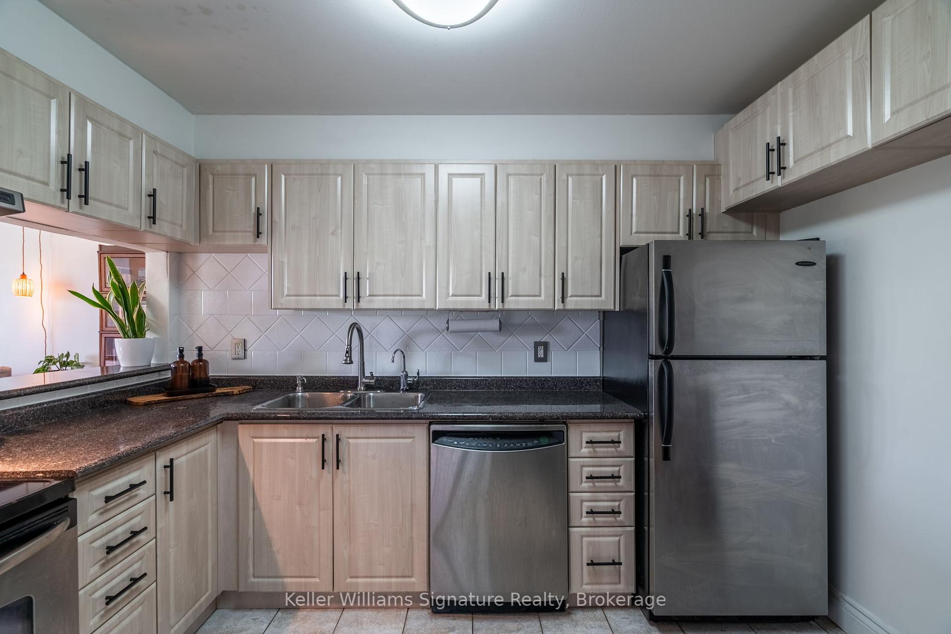 3 Bedrooms Condo at 3835 Lake Shore, Toronto For sale