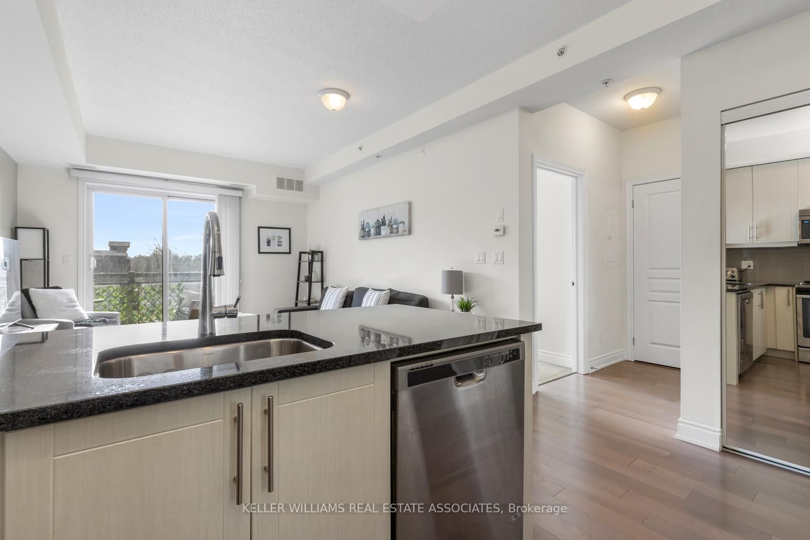 3170 Erin Mills Parkway, #420