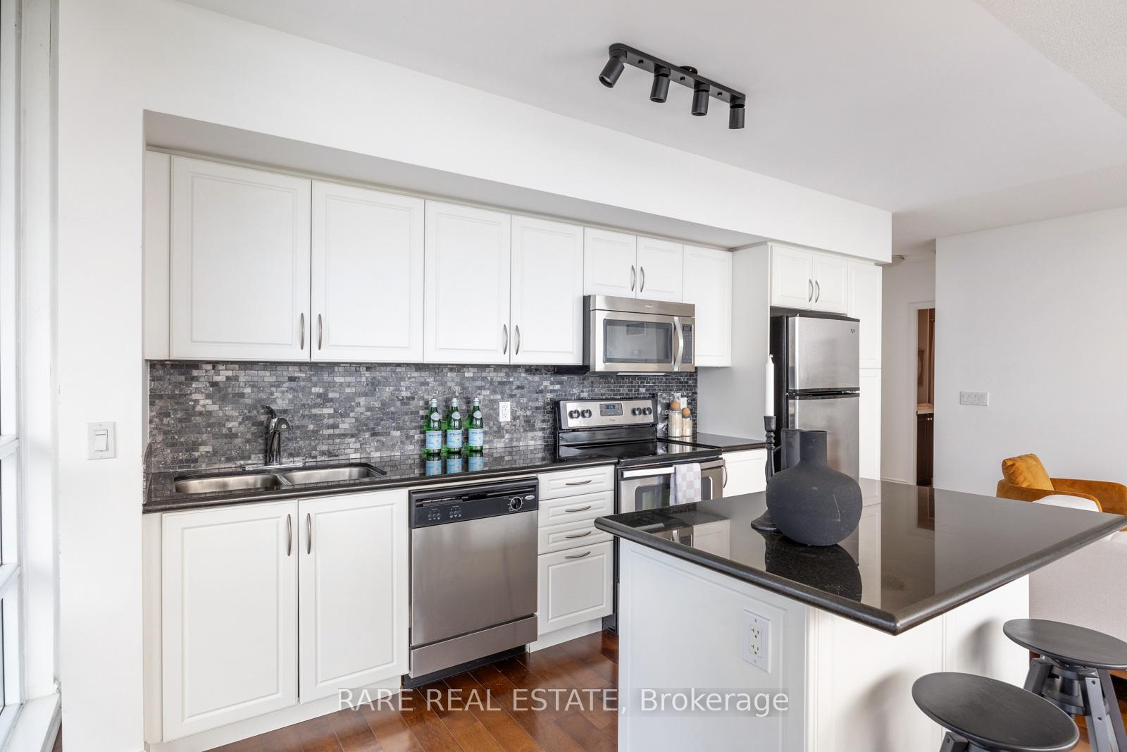 2 Bedrooms Condo at 2230 Lake Shore, Toronto For sale