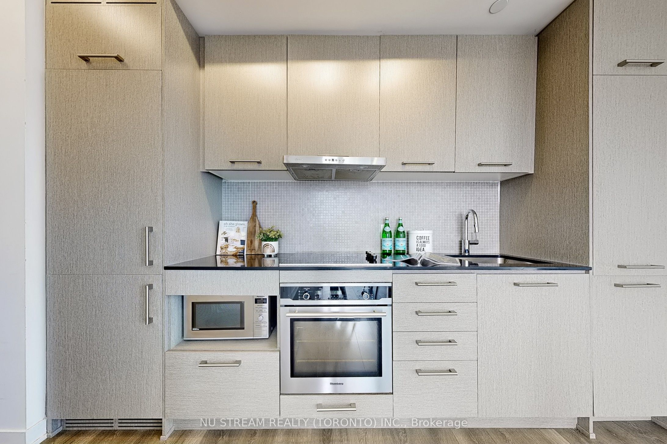 87 Peter Street, #2302