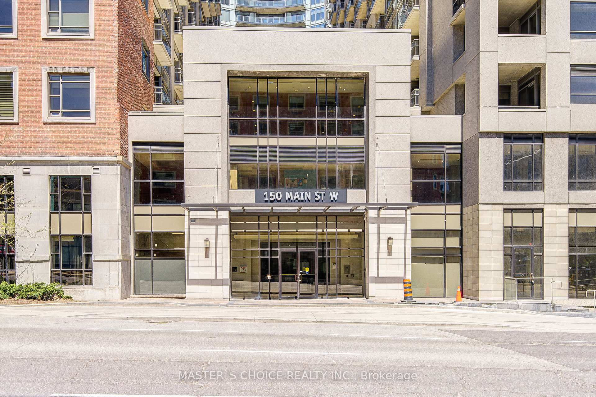 2 Bedrooms Condo at 150 Main, Hamilton For sale