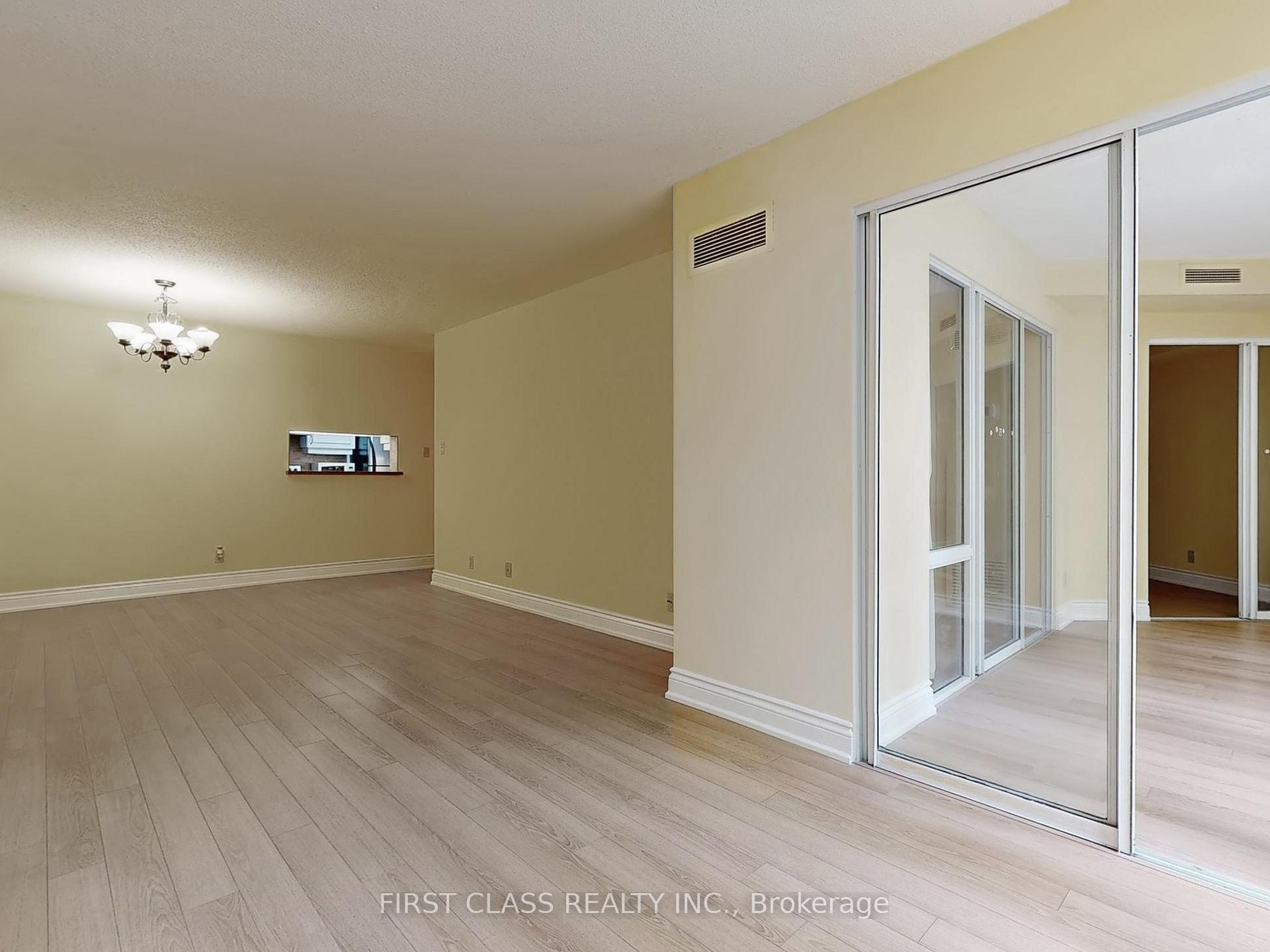3 Bedrooms Condo at 717 Bay, Toronto For sale