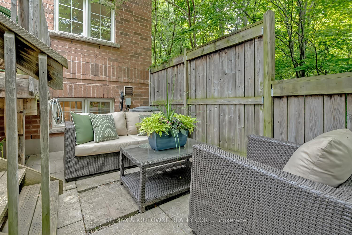 3 Bedrooms Condo at 233 Duskywing, Oakville For sale