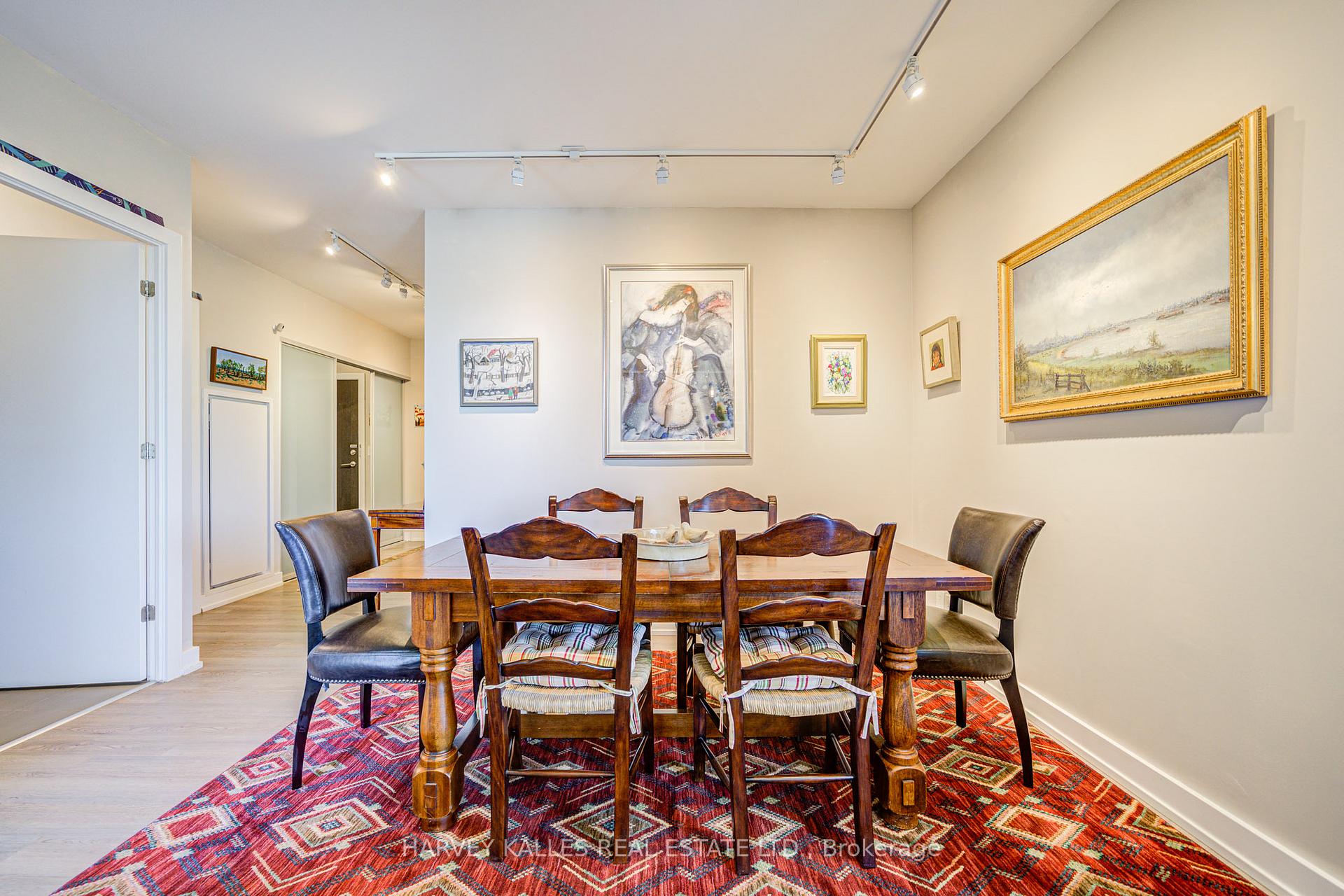 2 Bedrooms Condo at 6 Parkwood, Toronto For sale