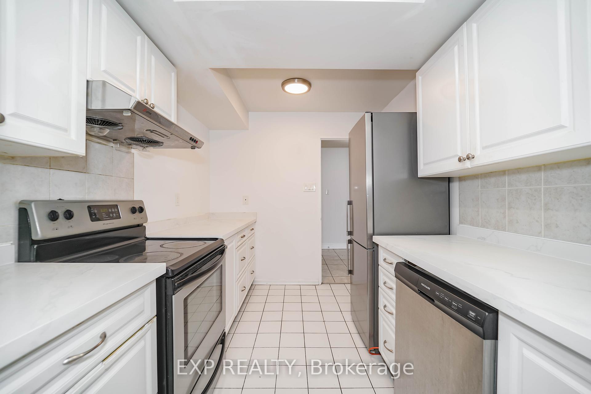 3 Bedrooms Condo at 4450 Tucana,  Mississauga For sale