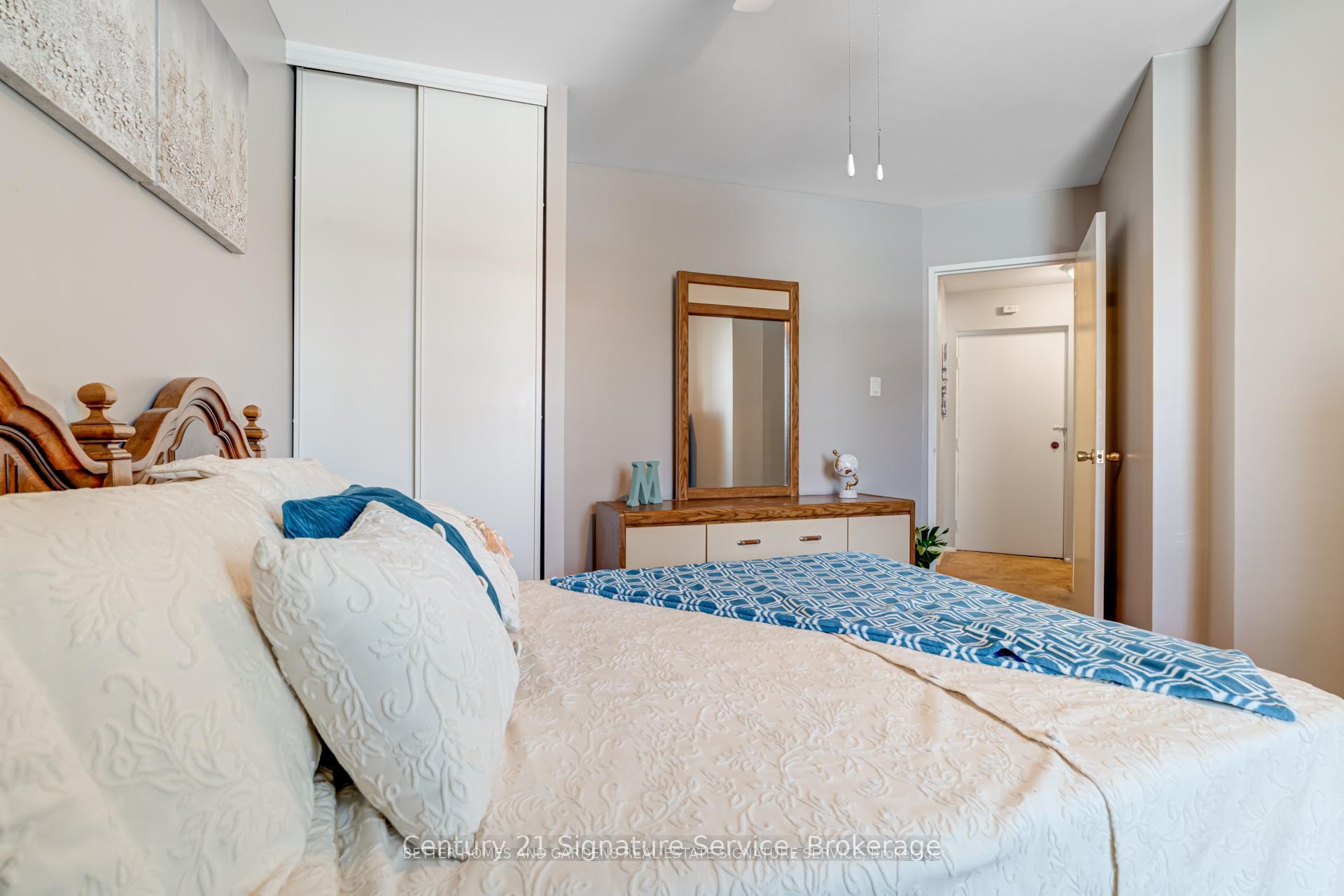 2 Bedrooms Condo at 2001 Bonnymede, Mississauga For sale