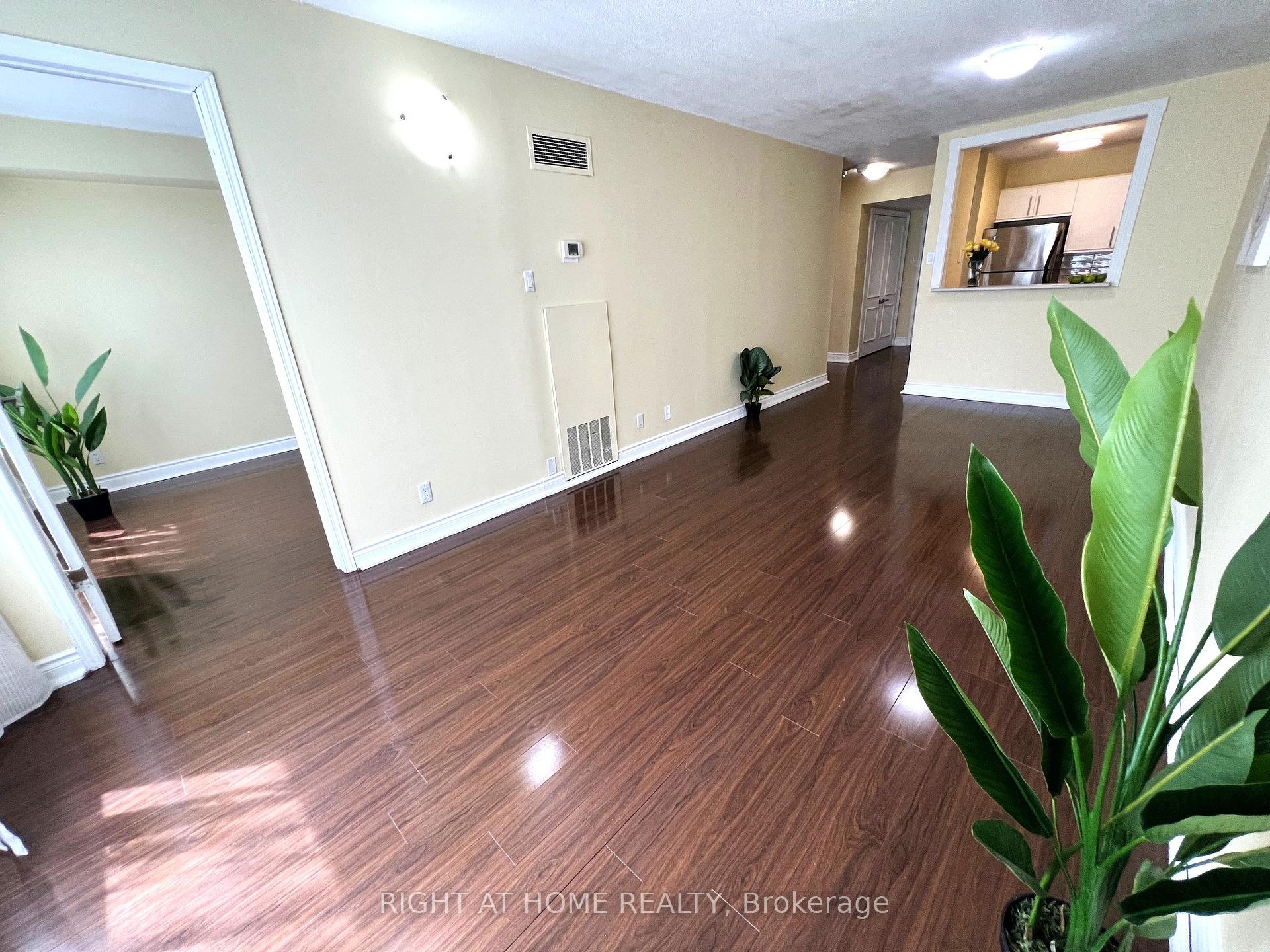 2 Bedrooms Condo at 92 King, Toronto For sale
