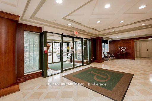2 Bedrooms Condo at 53 Woodbridge, Vaughan For sale
