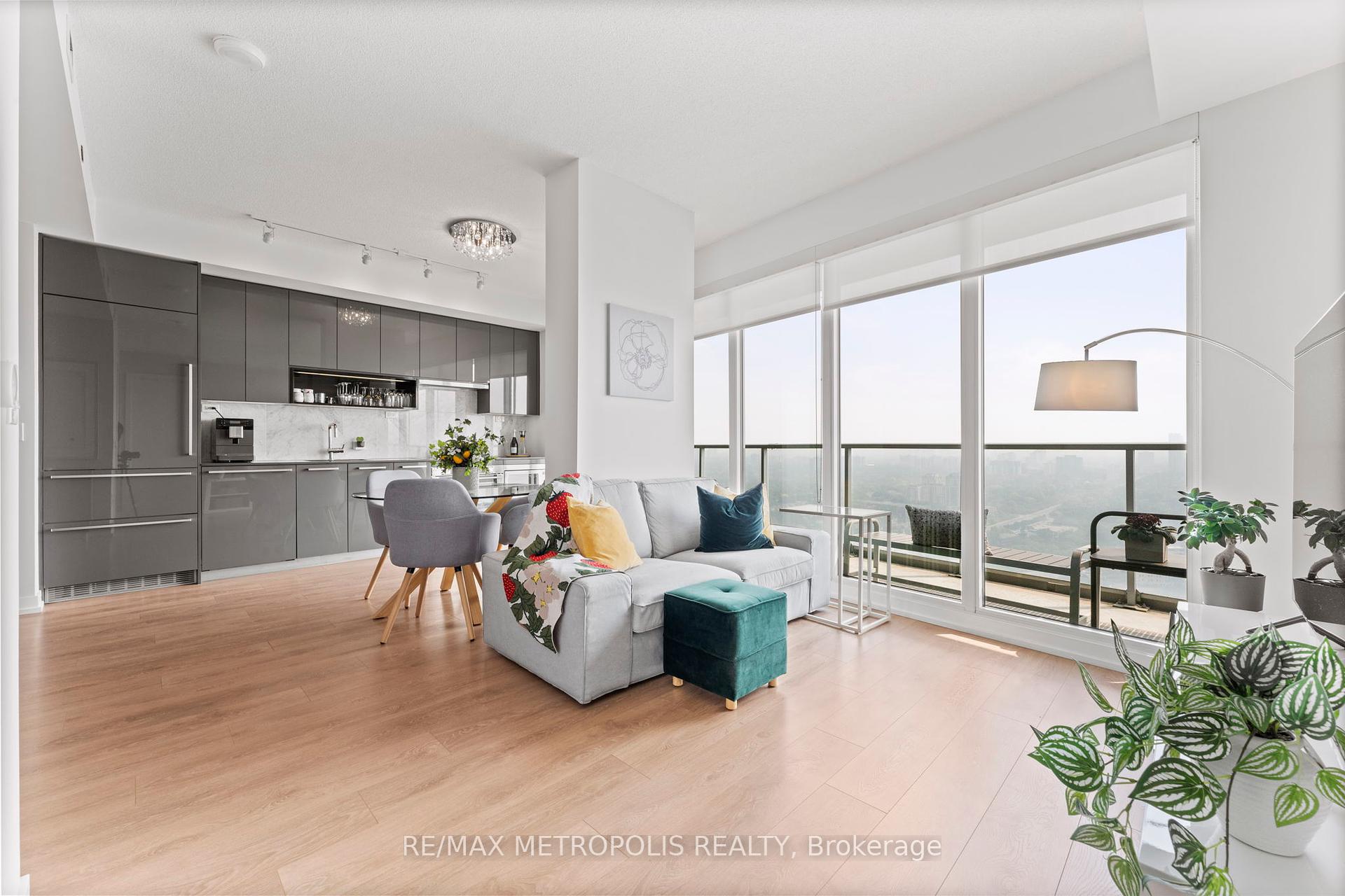 2 Bedrooms Condo at 117 McMahon, Toronto For sale