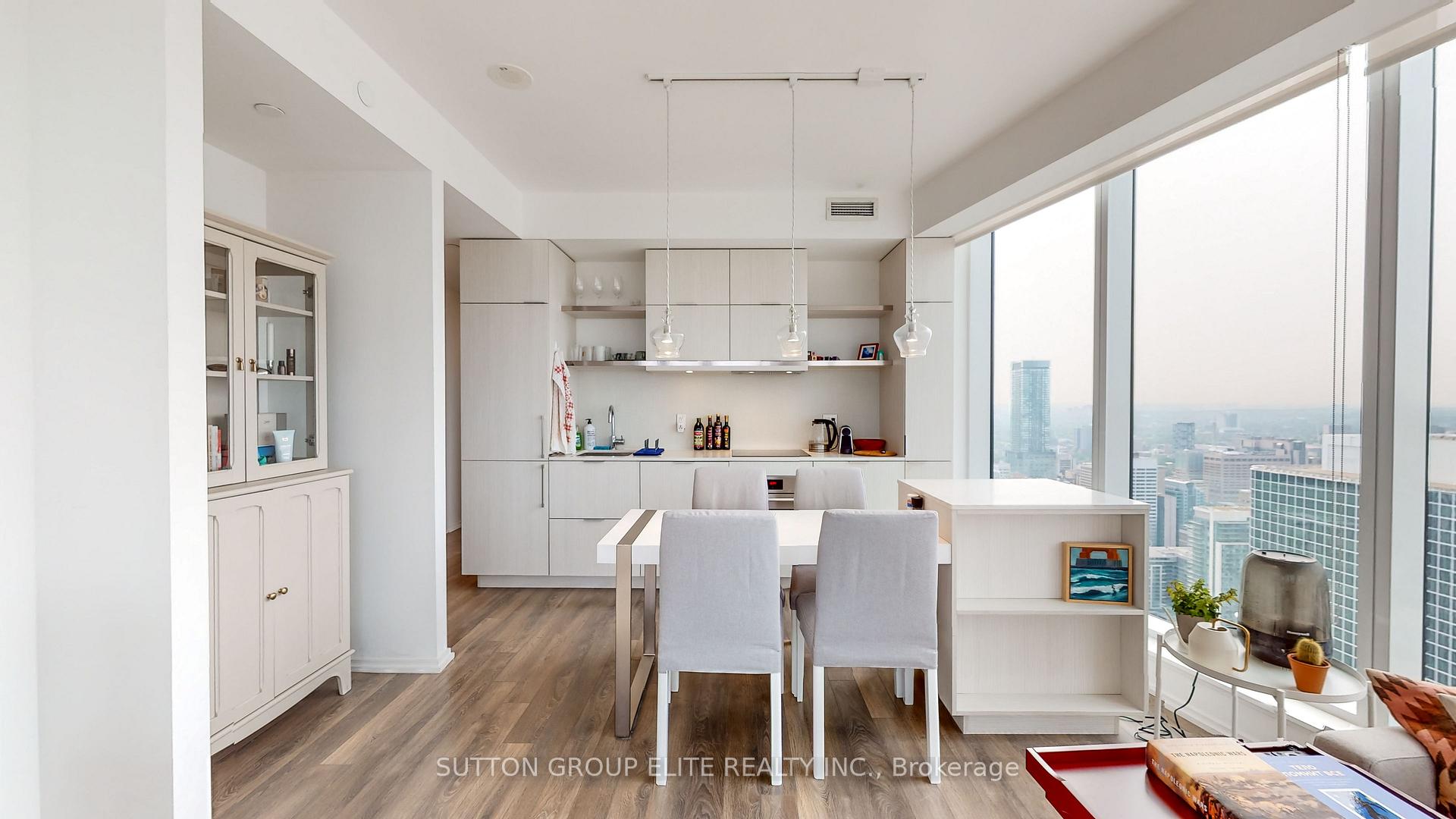 2 Bedrooms Condo at 197 YONGE, Toronto For sale