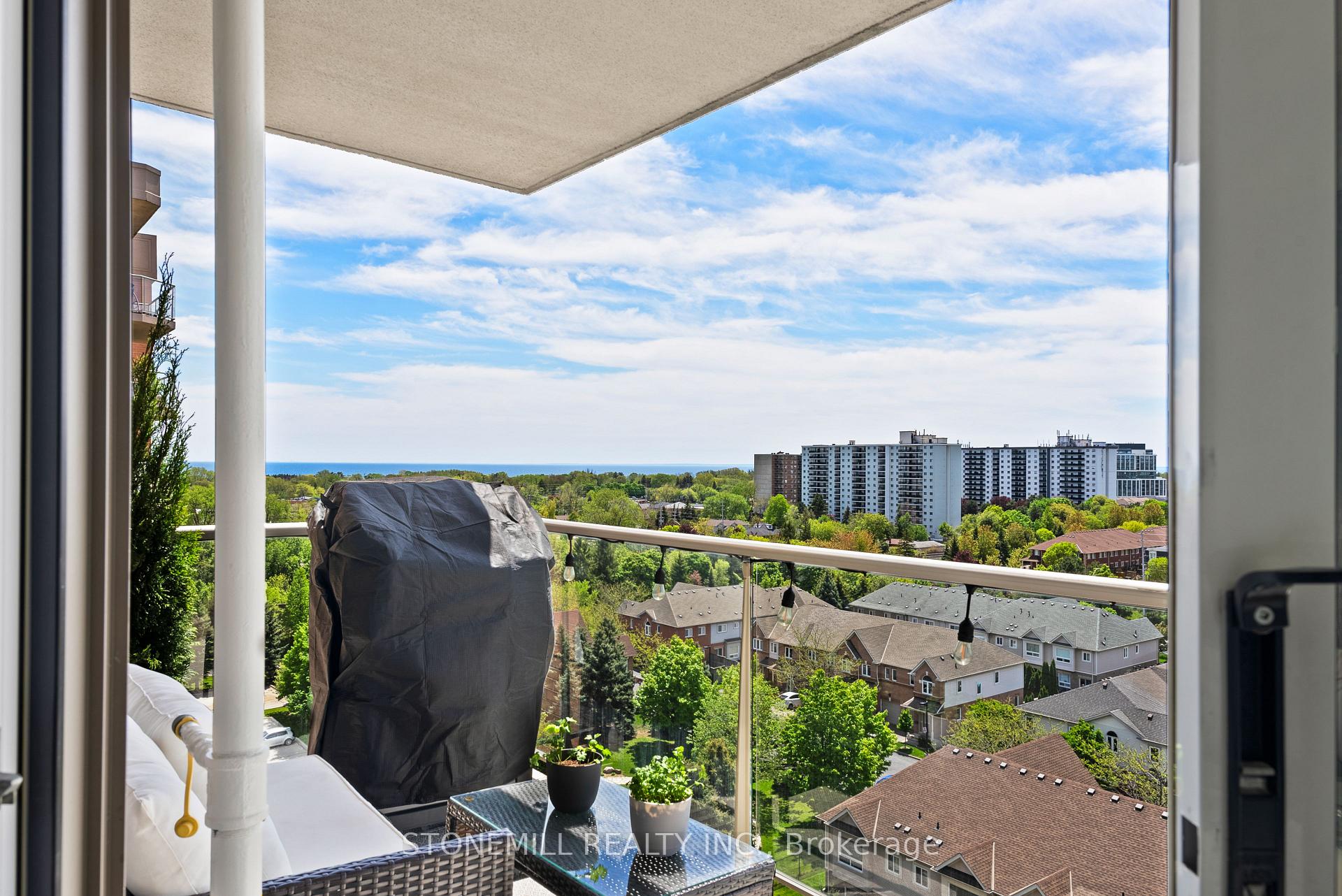 2 Bedrooms Condo at 1150 Parkwest, Mississauga For sale