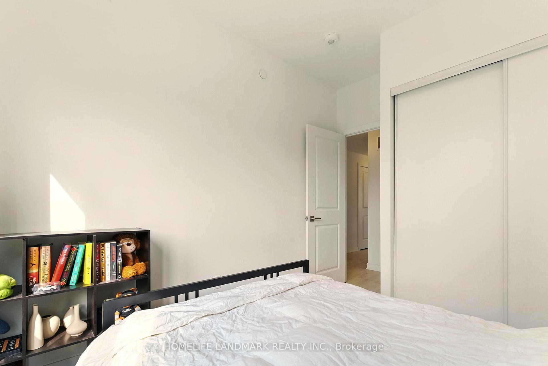 2 Bedrooms Condo at 4015 Hickory,  Mississauga For sale