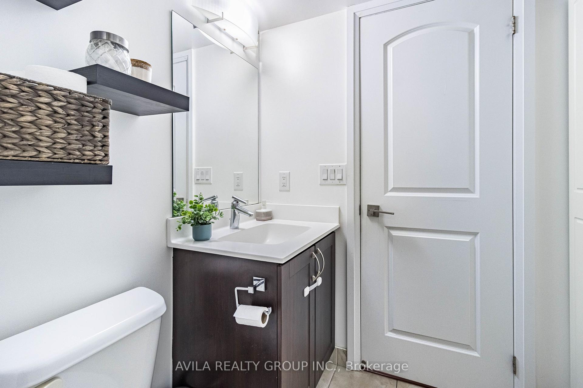 3 Bedrooms Condo at 1 De Boers, Toronto For sale