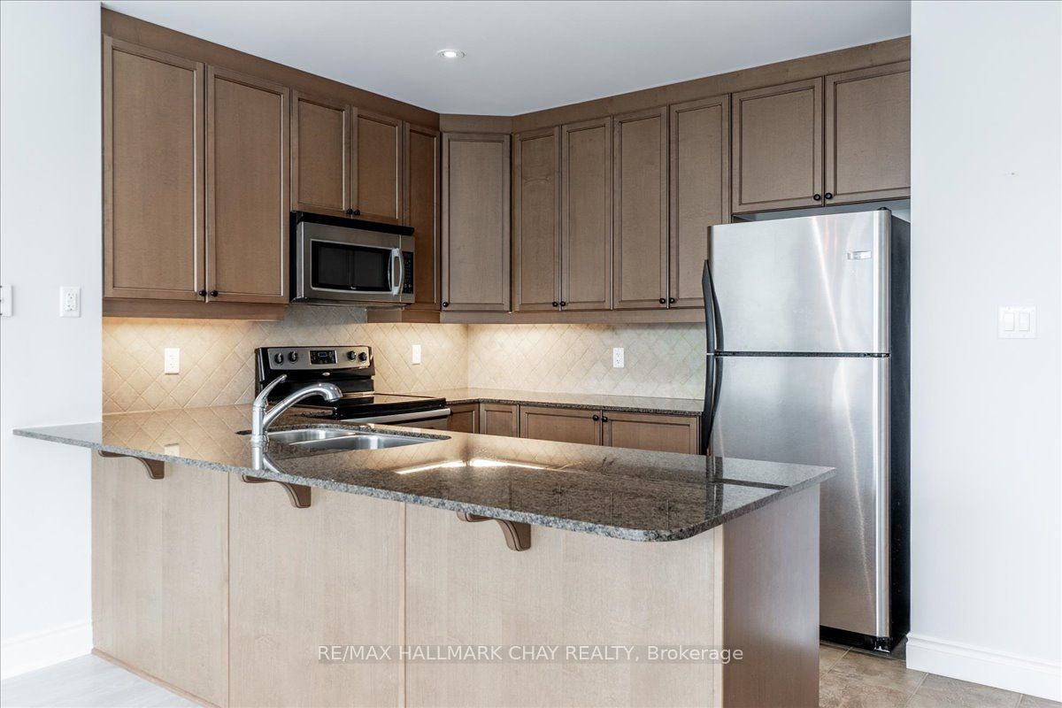 33 Ellen Street, #PH-09