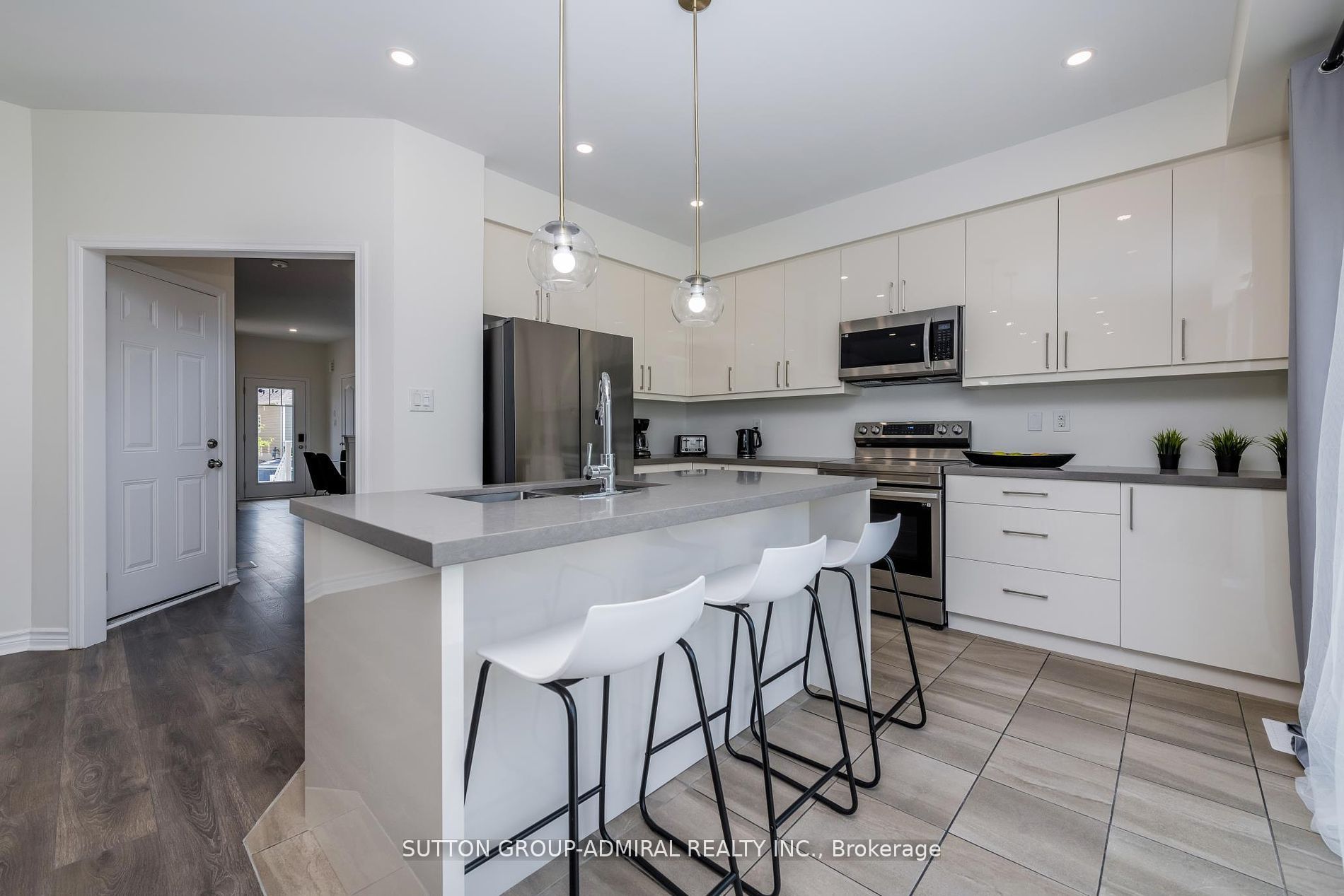 19 Bobolink Drive, Wasaga Beach, ON L9Z 0J2