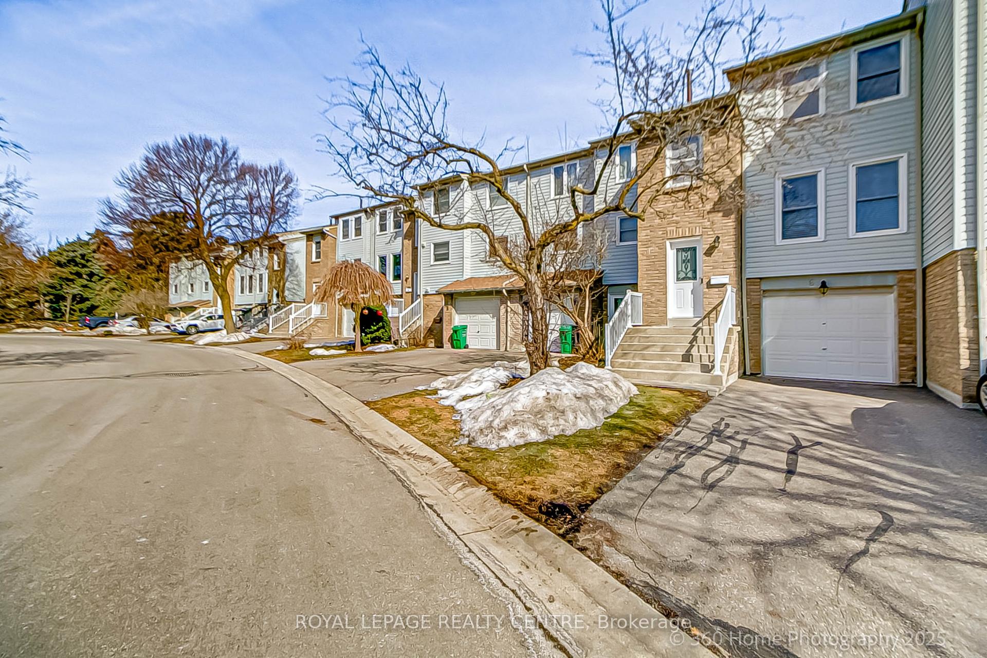 3 Bedrooms Condo at 5878 Montevideo, Mississauga For sale