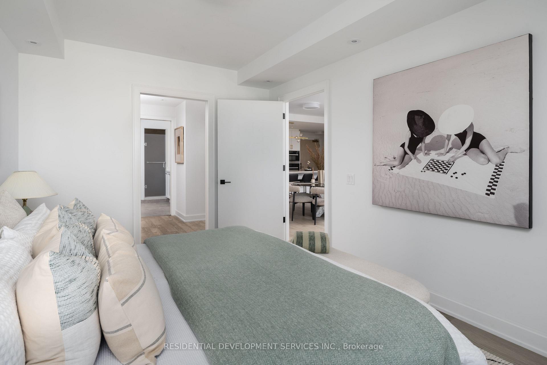 2 Bedrooms Condo at 1 Strathgowan,  Toronto For sale
